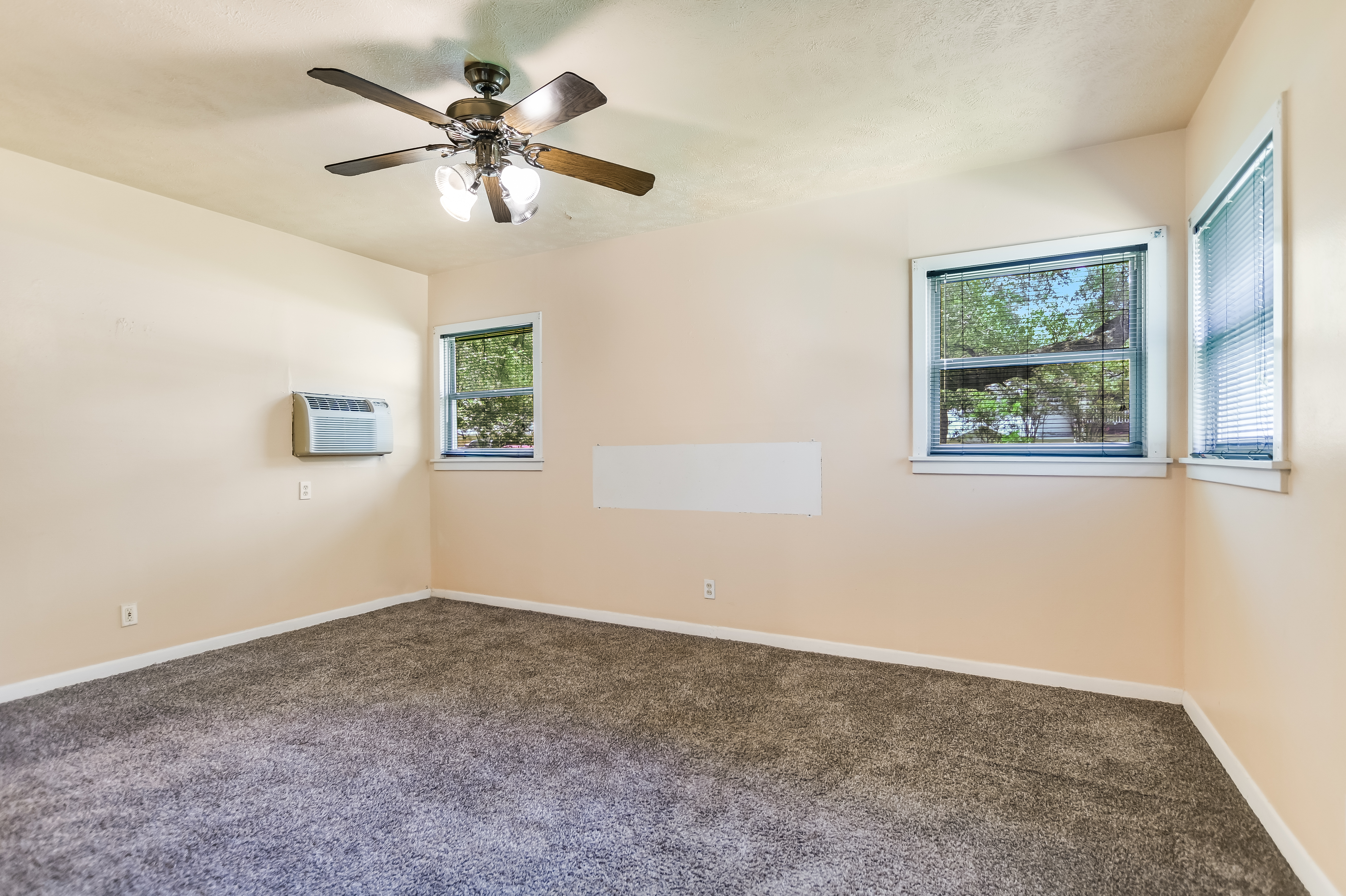  JUST LISTED in Tarrytown - 物件實景
