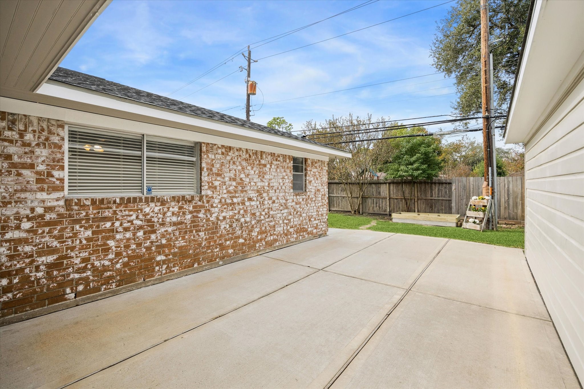  2310 Walnut Bend Lane - 物件實景