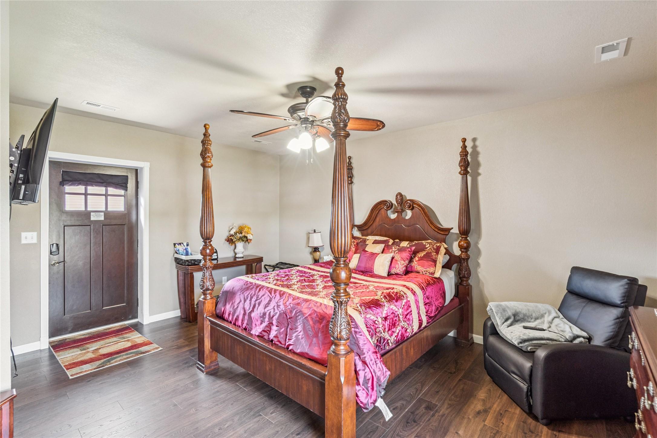 Newton, Iowa, 50208, United States, 4 Bedrooms Bedrooms, ,4 BathroomsBathrooms,Residential,For Sale,1927936