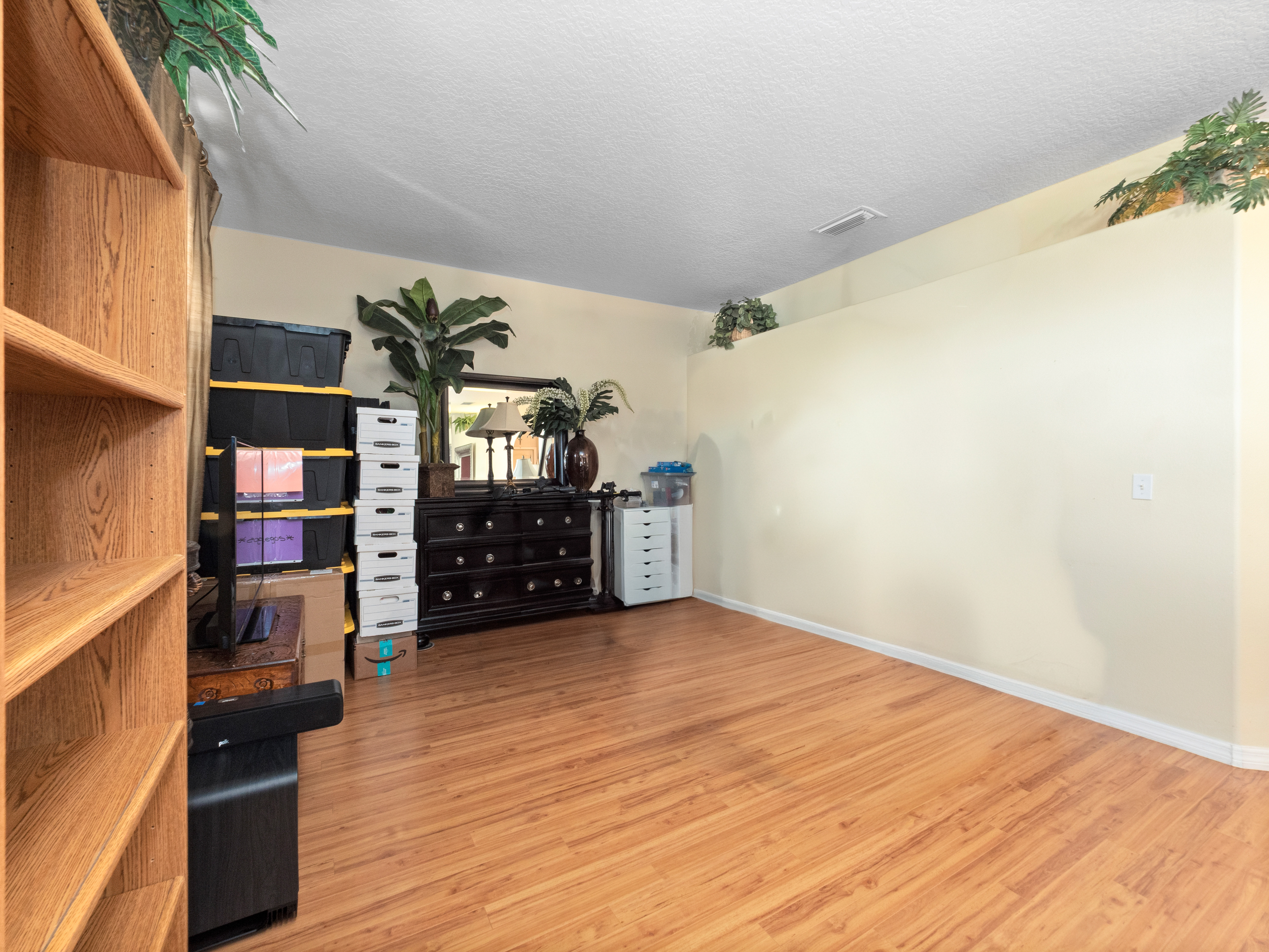 Winter Garden, Florida, 34787, United States, 4 Bedrooms Bedrooms, ,2 BathroomsBathrooms,Residential,For Sale,1915487