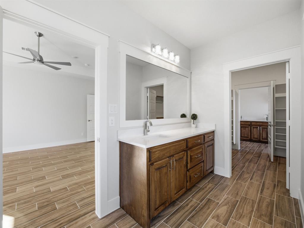 Weatherford, Texas, 76085, United States, 4 Bedrooms Bedrooms, ,3 BathroomsBathrooms,Residential,For Sale,2008170