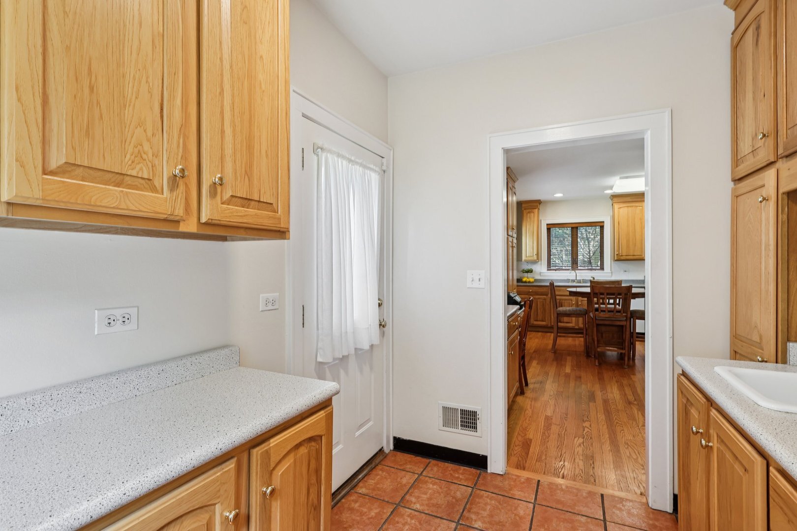 Evanston, Illinois, 60201, United States, 4 Bedrooms Bedrooms, ,4 BathroomsBathrooms,Residential,For Sale,1941847