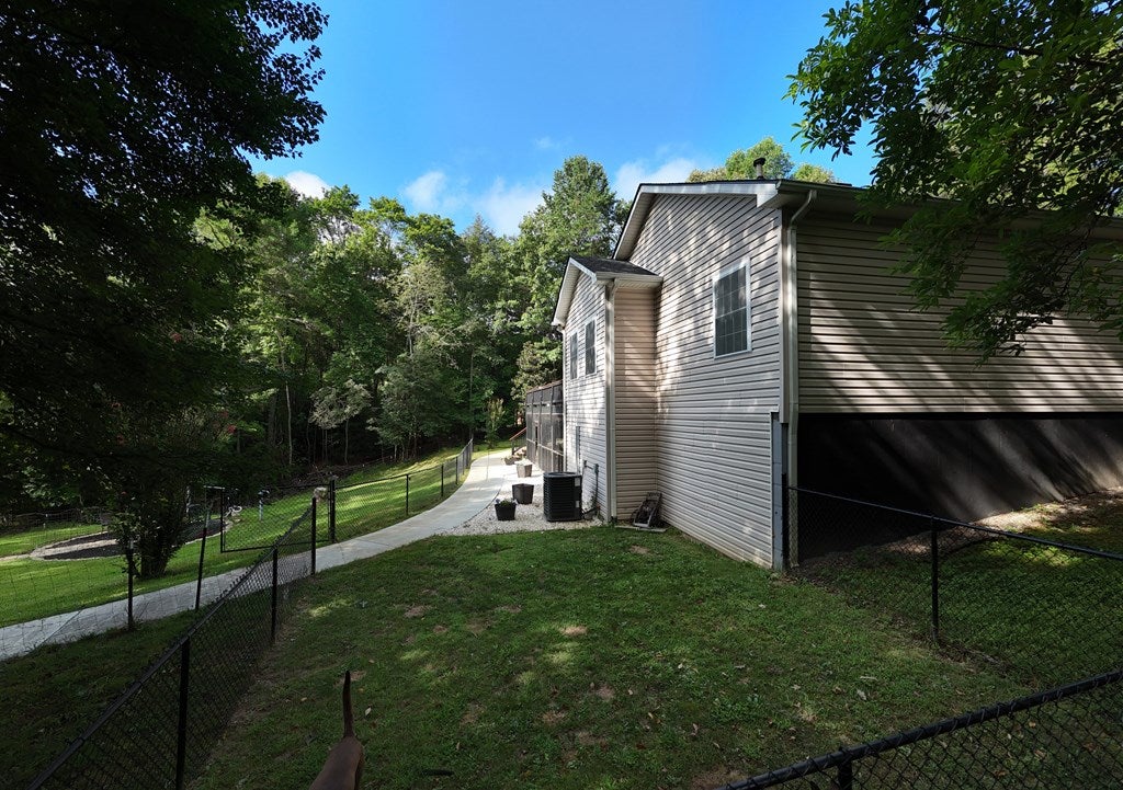 Murphy, North Carolina, 28906, United States, 3 Bedrooms Bedrooms, ,3 BathroomsBathrooms,Residential,For Sale,1902366