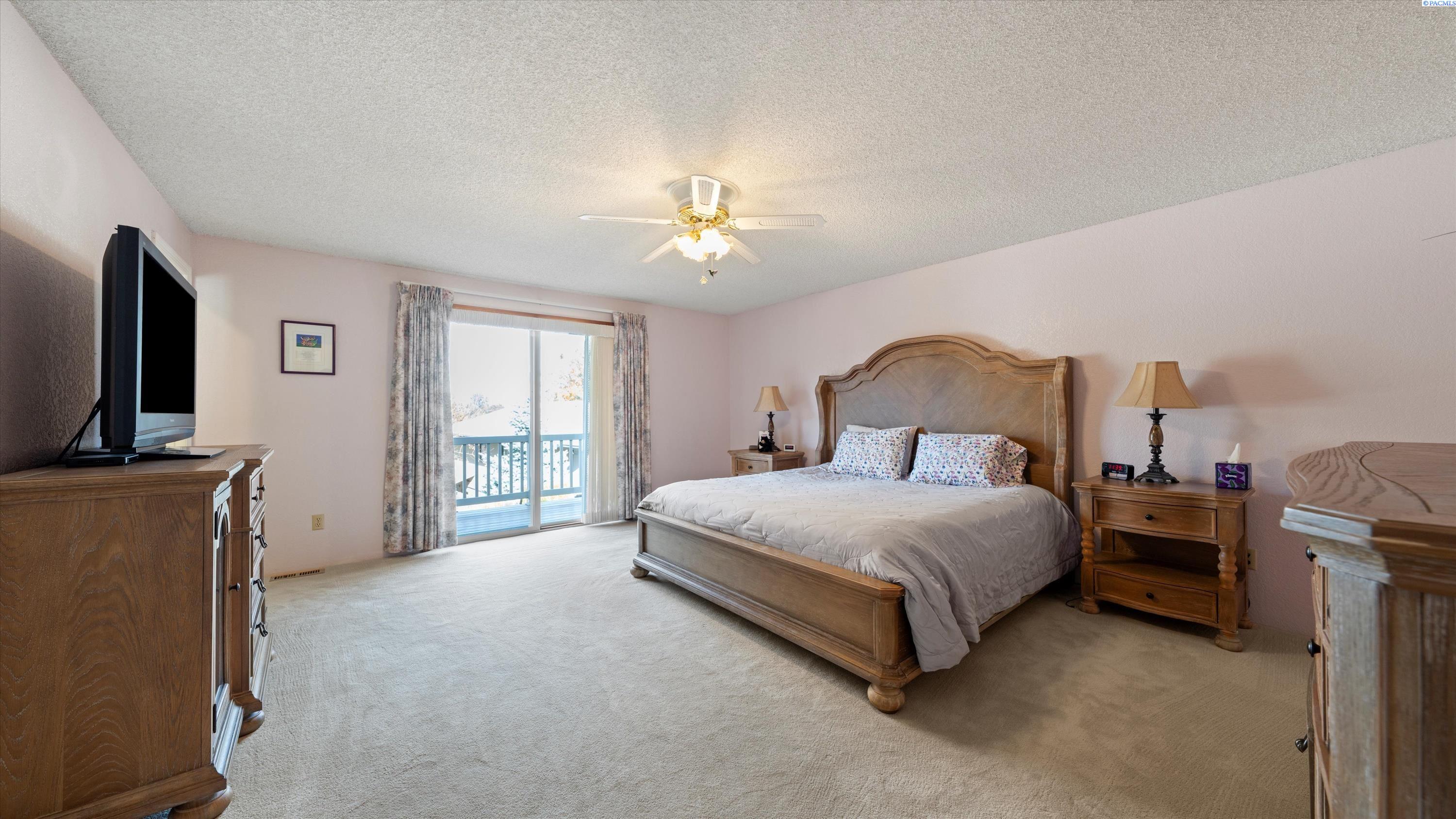 Richland, Washington, 99352, United States, 5 Bedrooms Bedrooms, ,1 BathroomBathrooms,Residential,For Sale,1991452