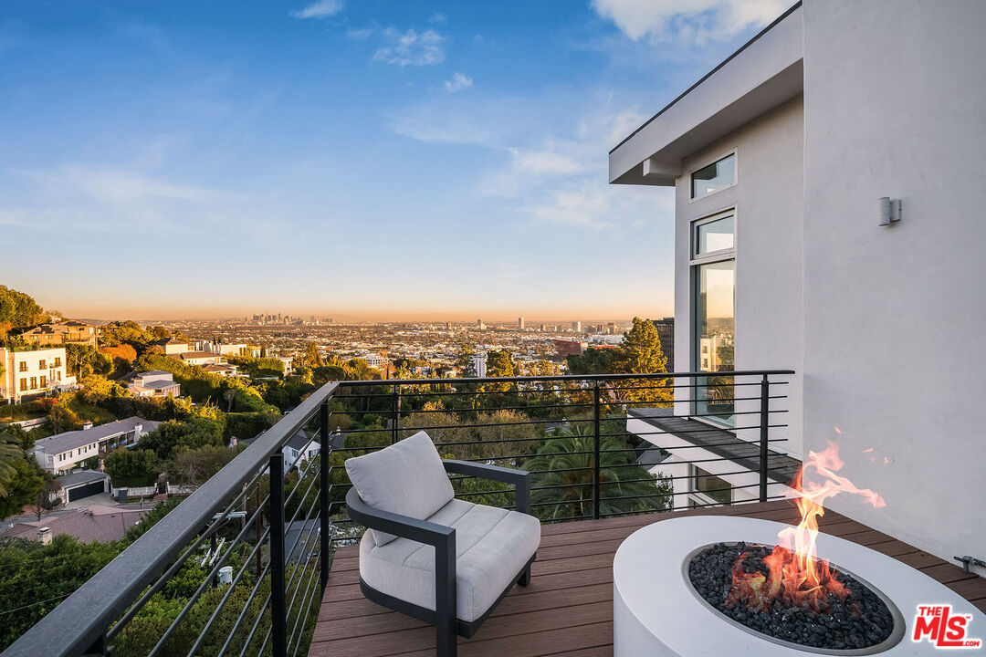 Los Angeles, California, 90069, United States, 4 Bedrooms Bedrooms, ,5 BathroomsBathrooms,Residential,For Sale,1759770