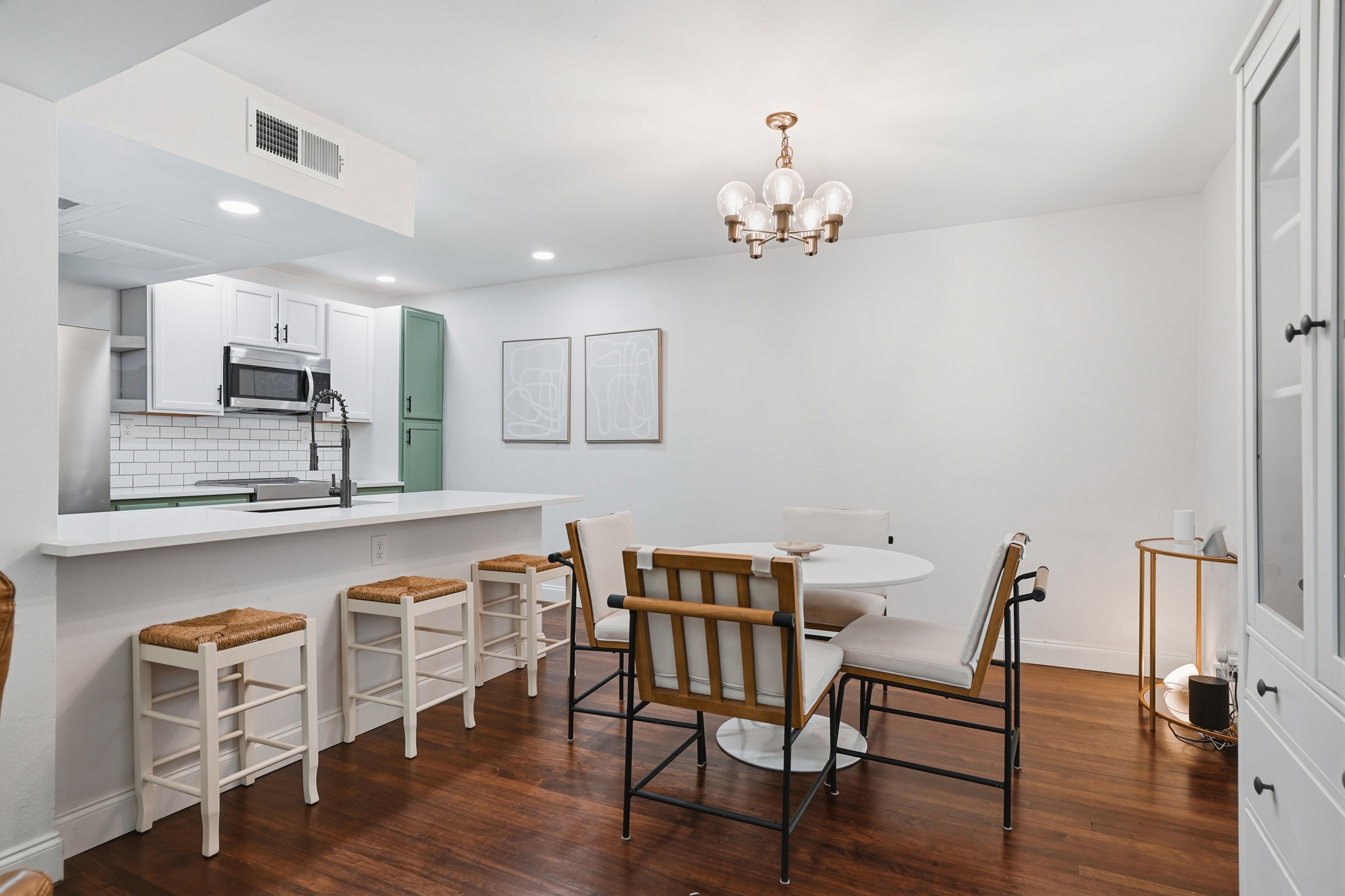 Rare Corner Unit Overlooking the Greenbelt in Sought-After Bordeaux Village - 物件實景