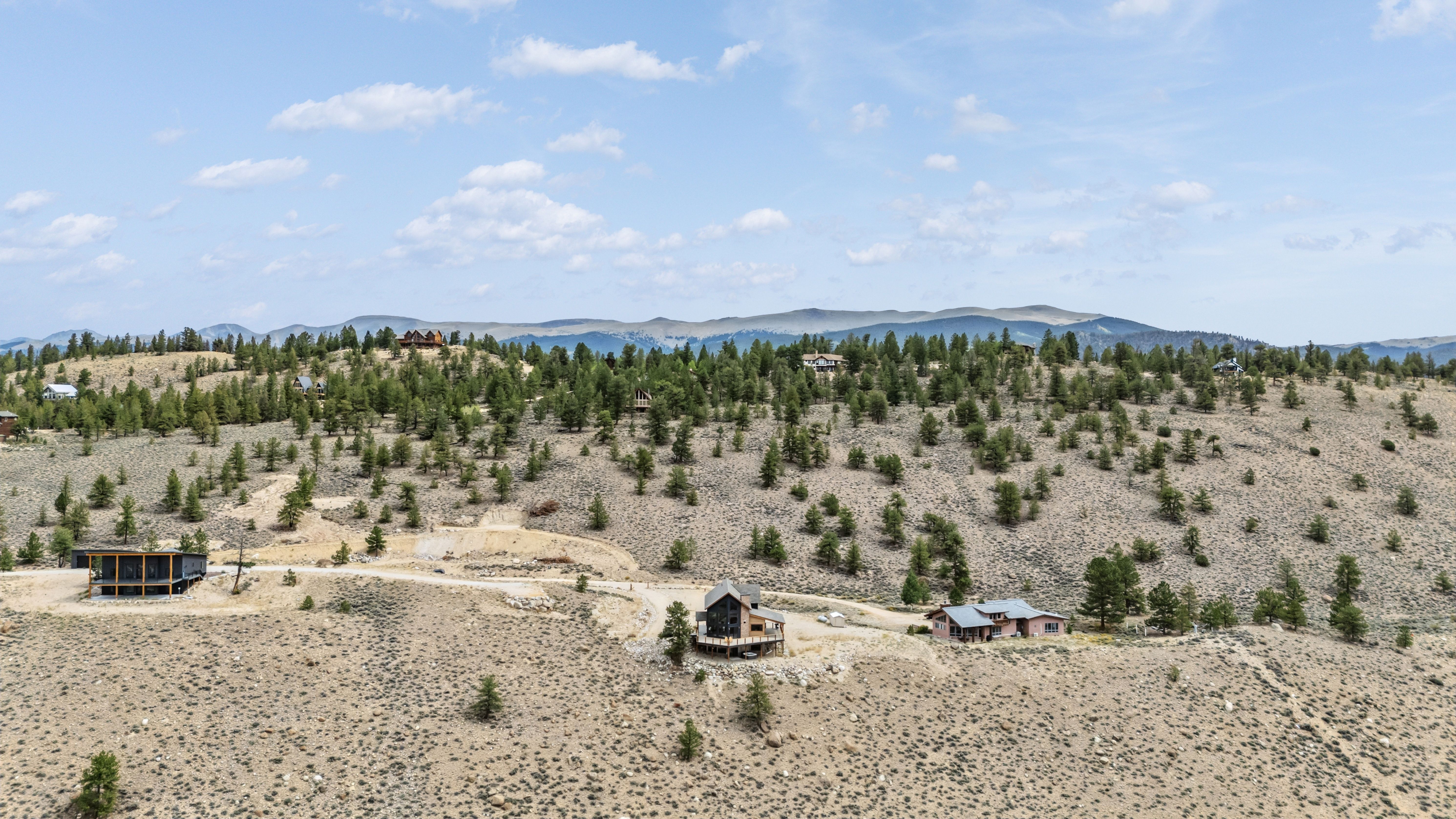  New Construction with Show-Stopping Twin Lakes Views - 物件實景