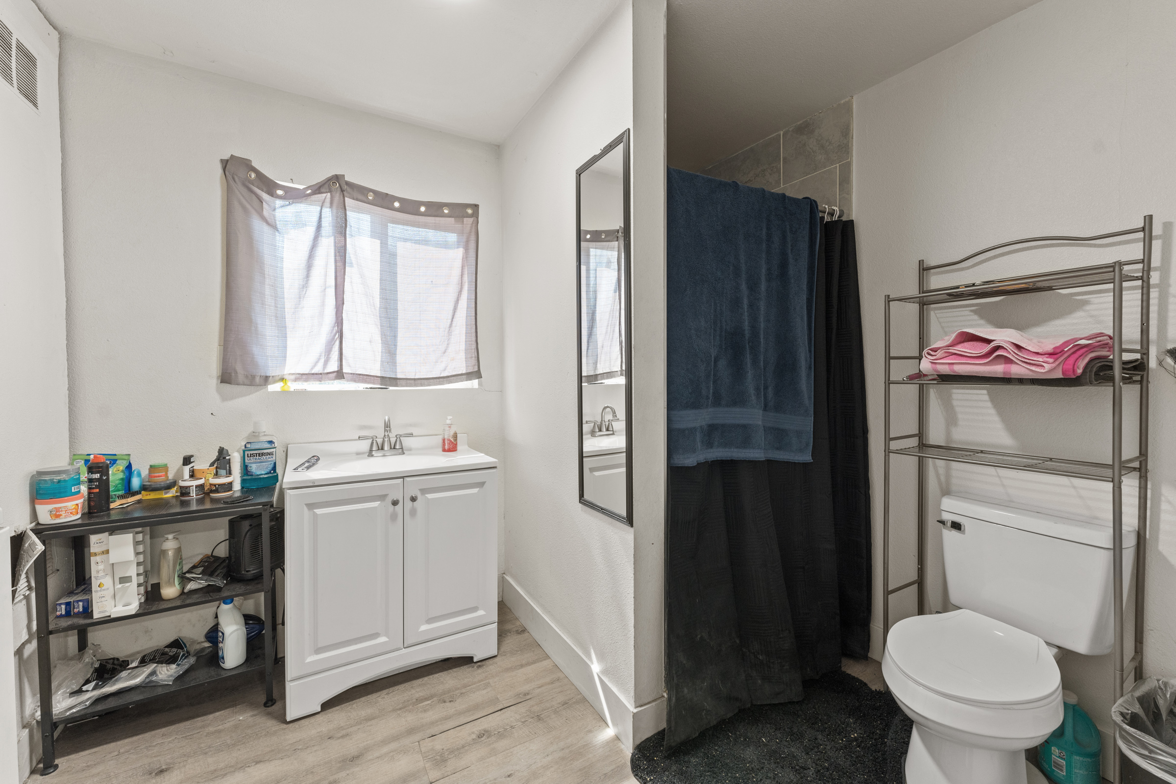 San Bernardino, California, 92405, United States, 3 Bedrooms Bedrooms, ,1 BathroomBathrooms,Residential,For Sale,1982990