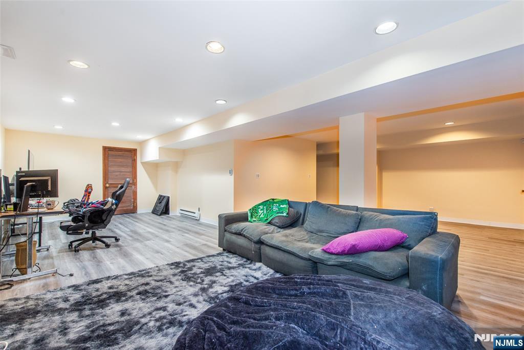 Wayne, New Jersey, 07470, United States, 4 Bedrooms Bedrooms, ,3 BathroomsBathrooms,Residential,For Sale,1857394
