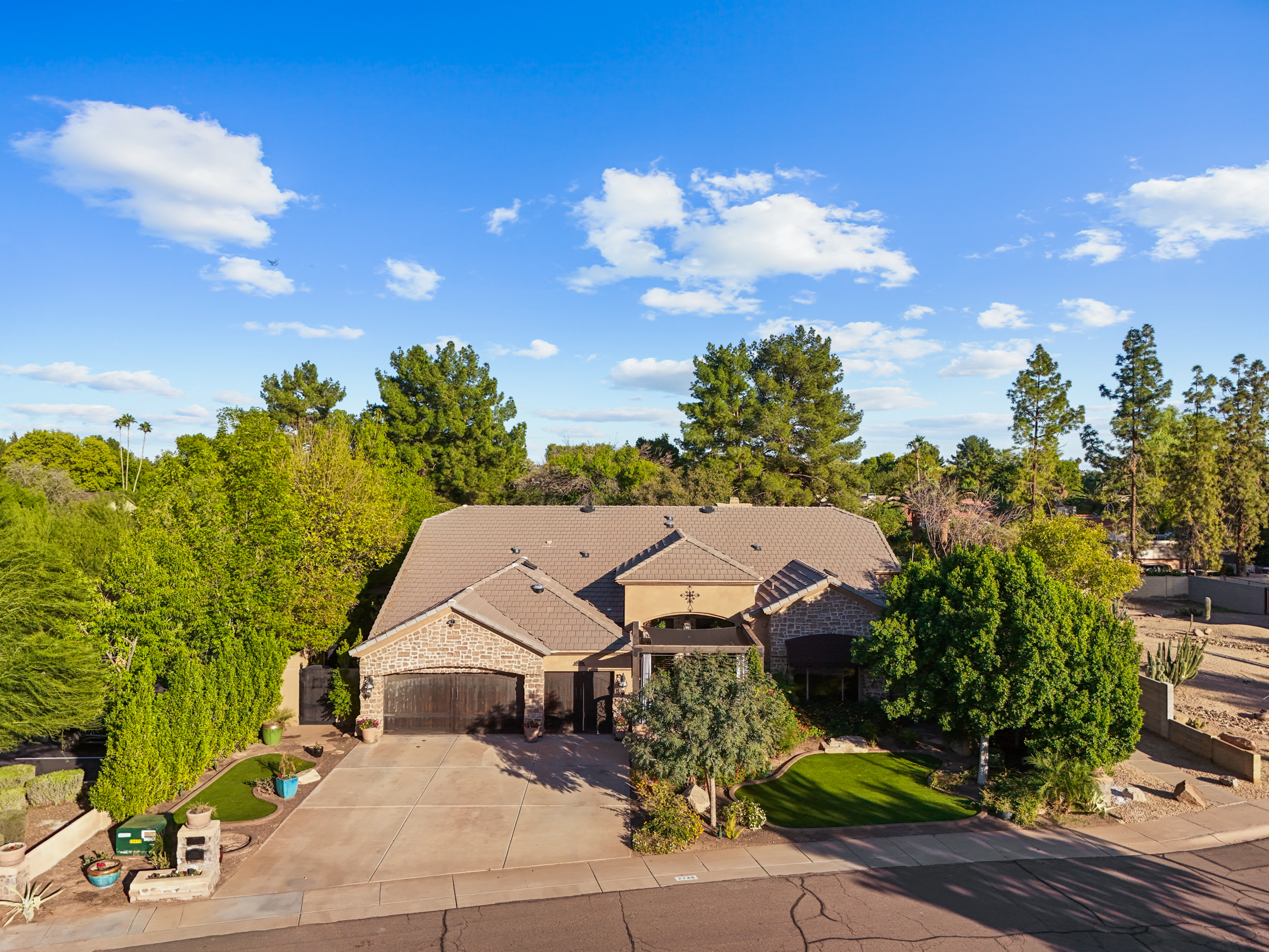 Tempe, Arizona, 85284, United States, 5 Bedrooms Bedrooms, ,3 BathroomsBathrooms,Residential,For Sale,1989924