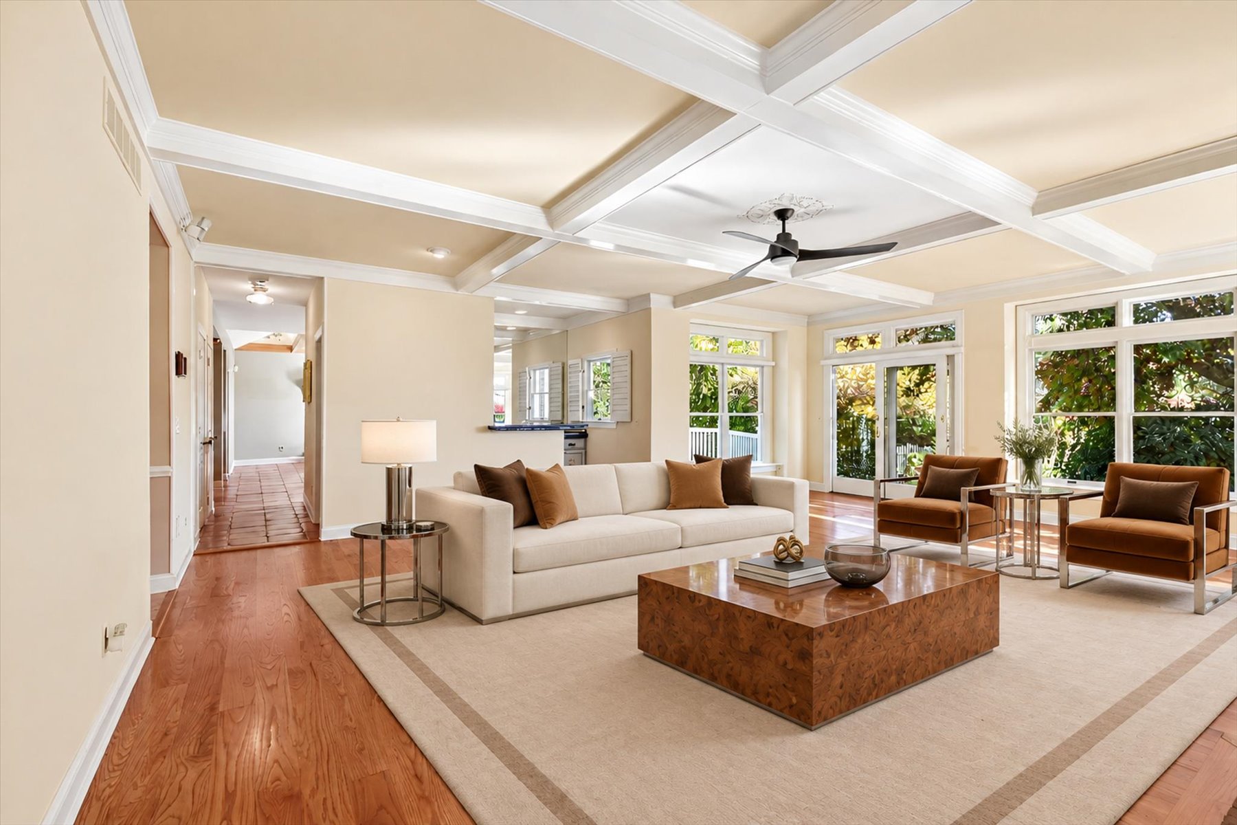  Distinctive Colonial Home Located in Well-Established Neighborhood - 物件實景