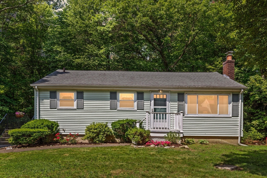 Easton, Massachusetts, 02356, United States, 3 Bedrooms Bedrooms, ,1 BathroomBathrooms,Residential,For Sale,1895599
