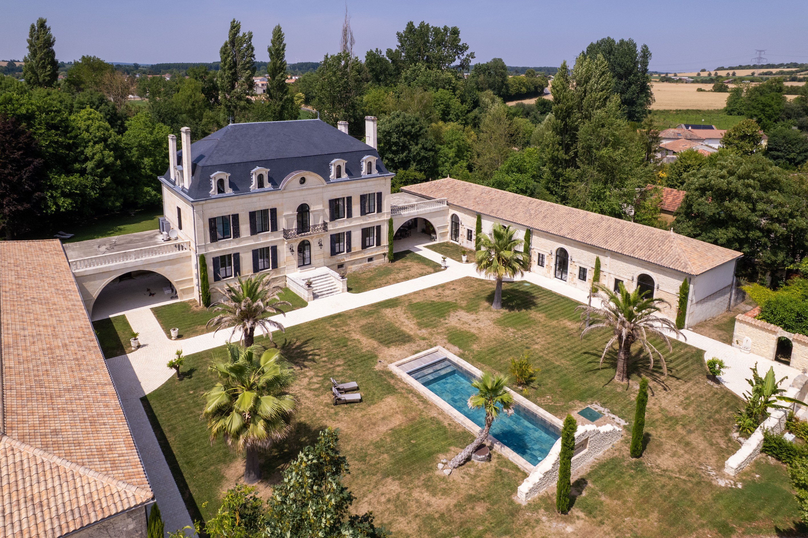  EXCEPTIONAL CHÂTEAU LOCATED IN CHARENTE MARITIME – PRESTIGIOUS ESTATE WITH GUES… - 物件實景