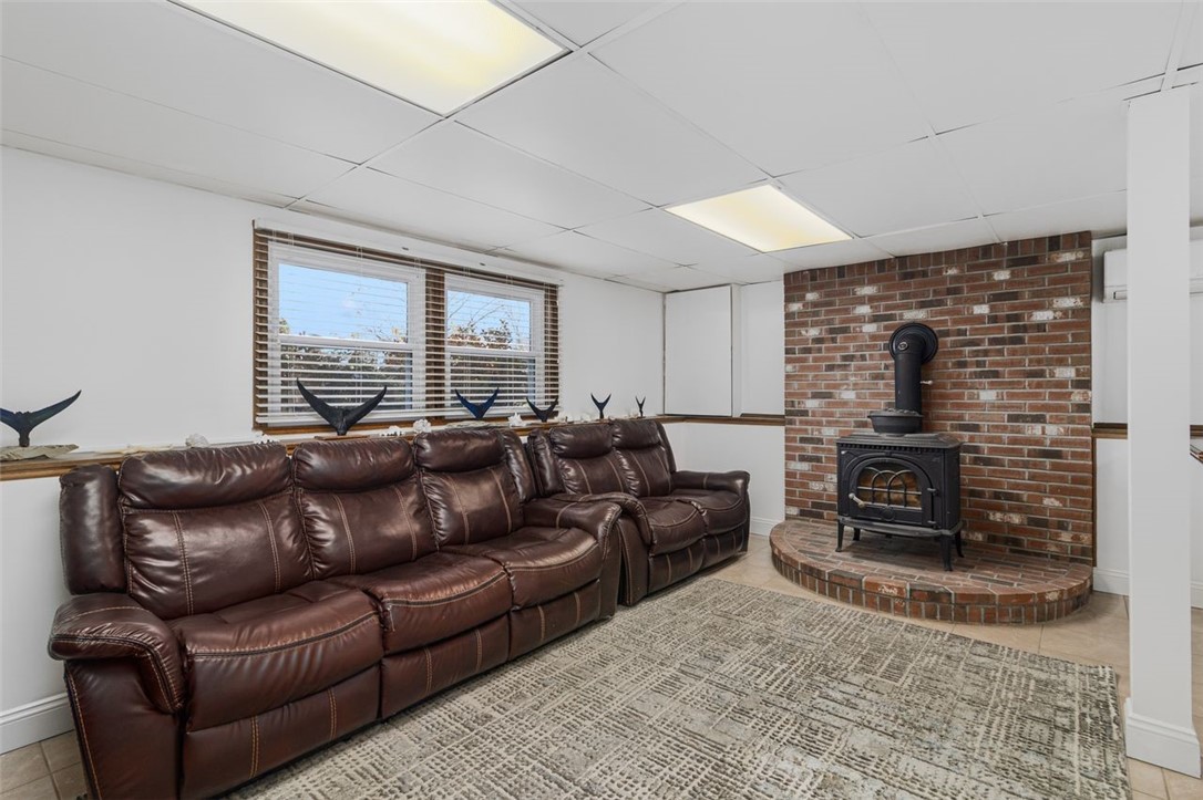 Cranston, Rhode Island, 02921, United States, 3 Bedrooms Bedrooms, ,2 BathroomsBathrooms,Residential,For Sale,1996913