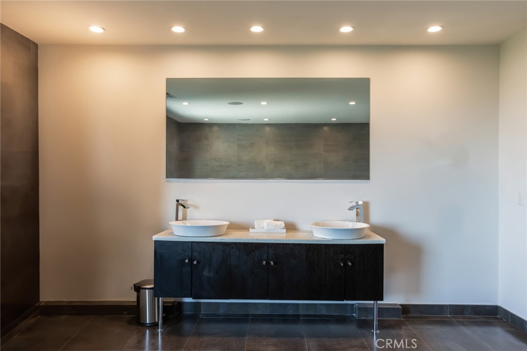 Glendale, California, 91207, United States, 4 Bedrooms Bedrooms, ,5 BathroomsBathrooms,Residential,For Sale,1934698