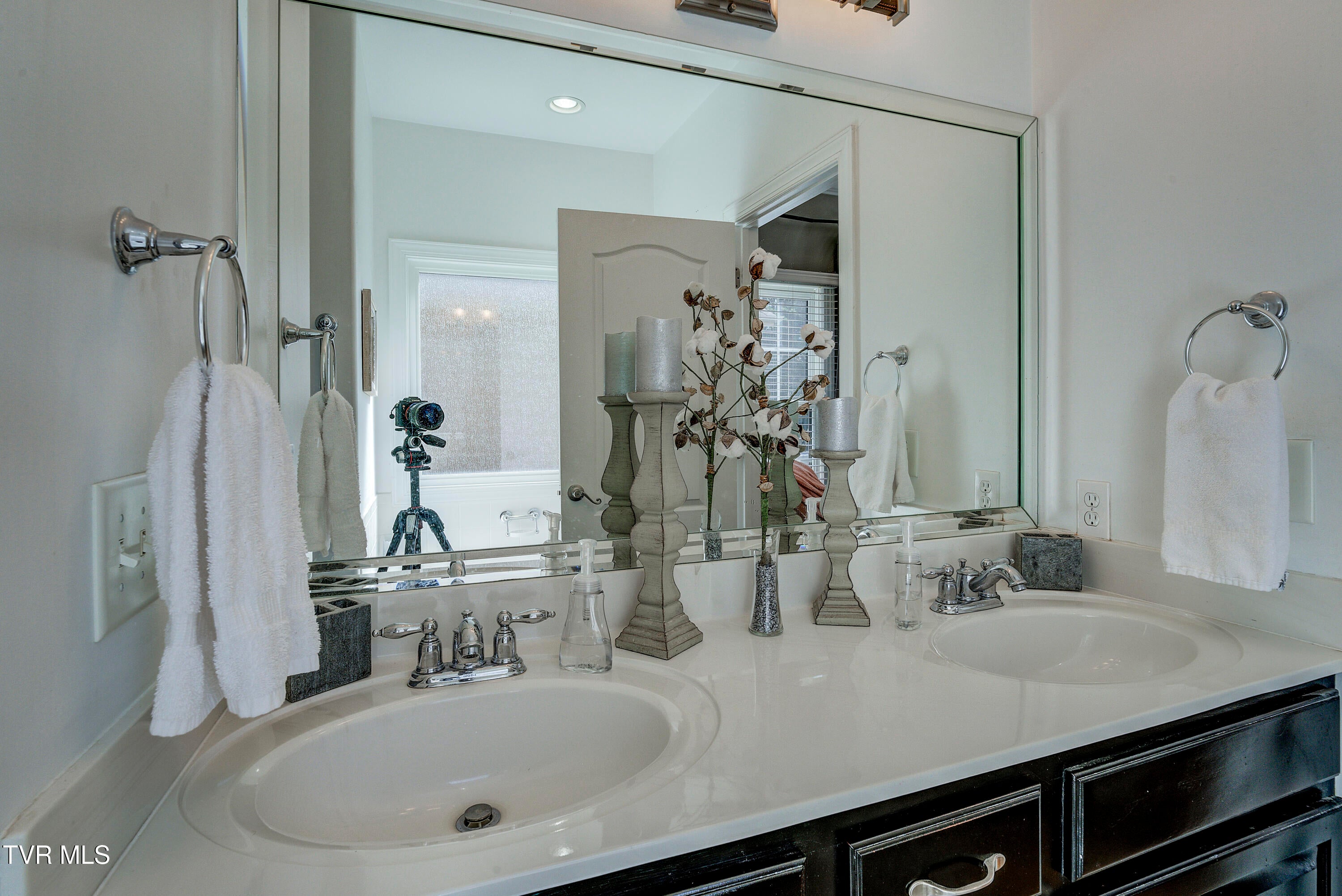 Johnson City, Tennessee, 37604, United States, 5 Bedrooms Bedrooms, ,3 BathroomsBathrooms,Residential,For Sale,1964815