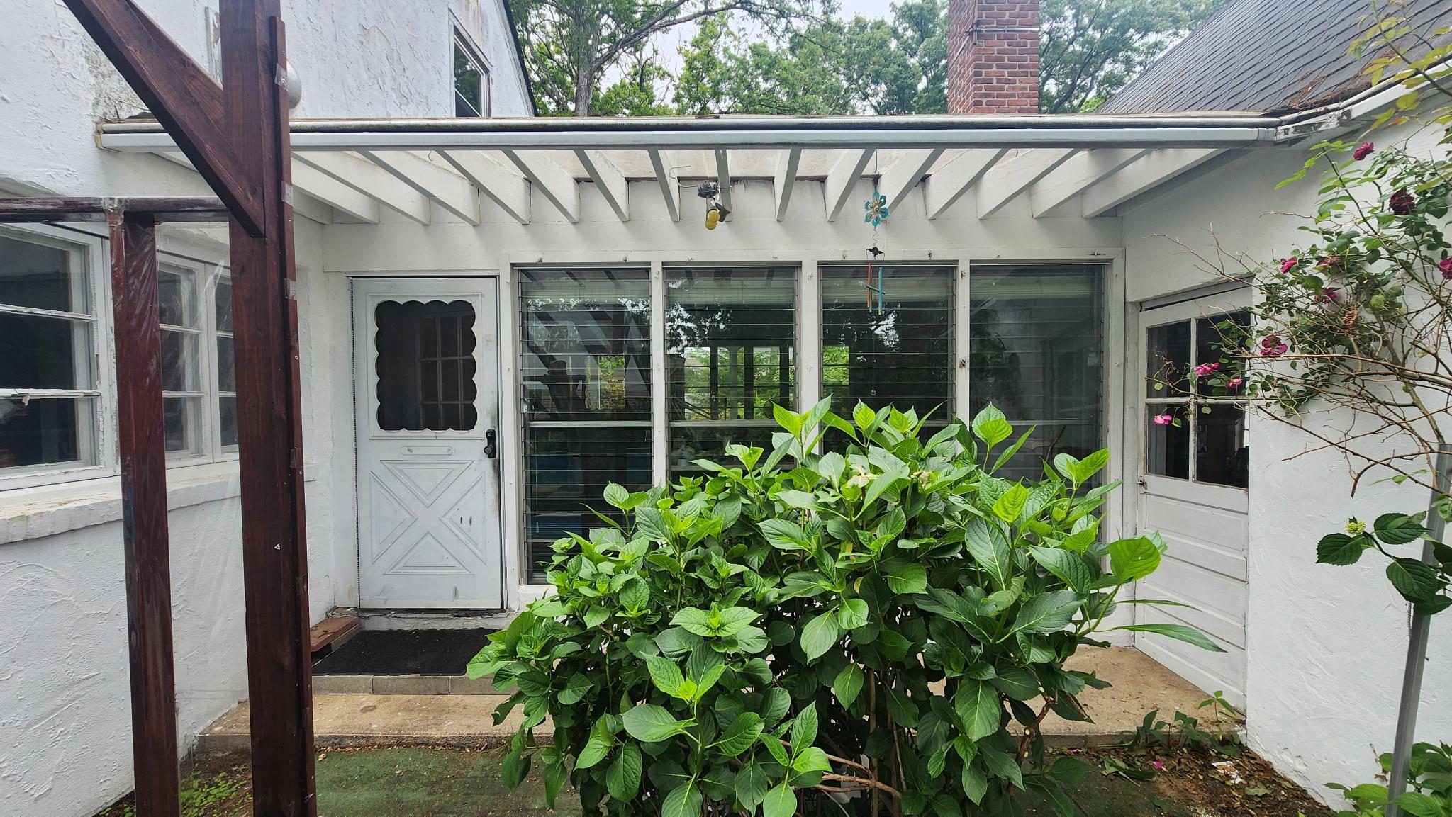 Malverne, New York, 11565, United States, 4 Bedrooms Bedrooms, ,2 BathroomsBathrooms,Residential,For Sale,1907627