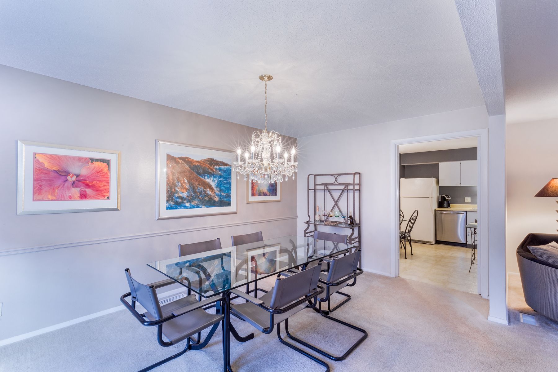  2-bed, 2-full bath condo offers spacious rooms with abundant storage. - 物件實景