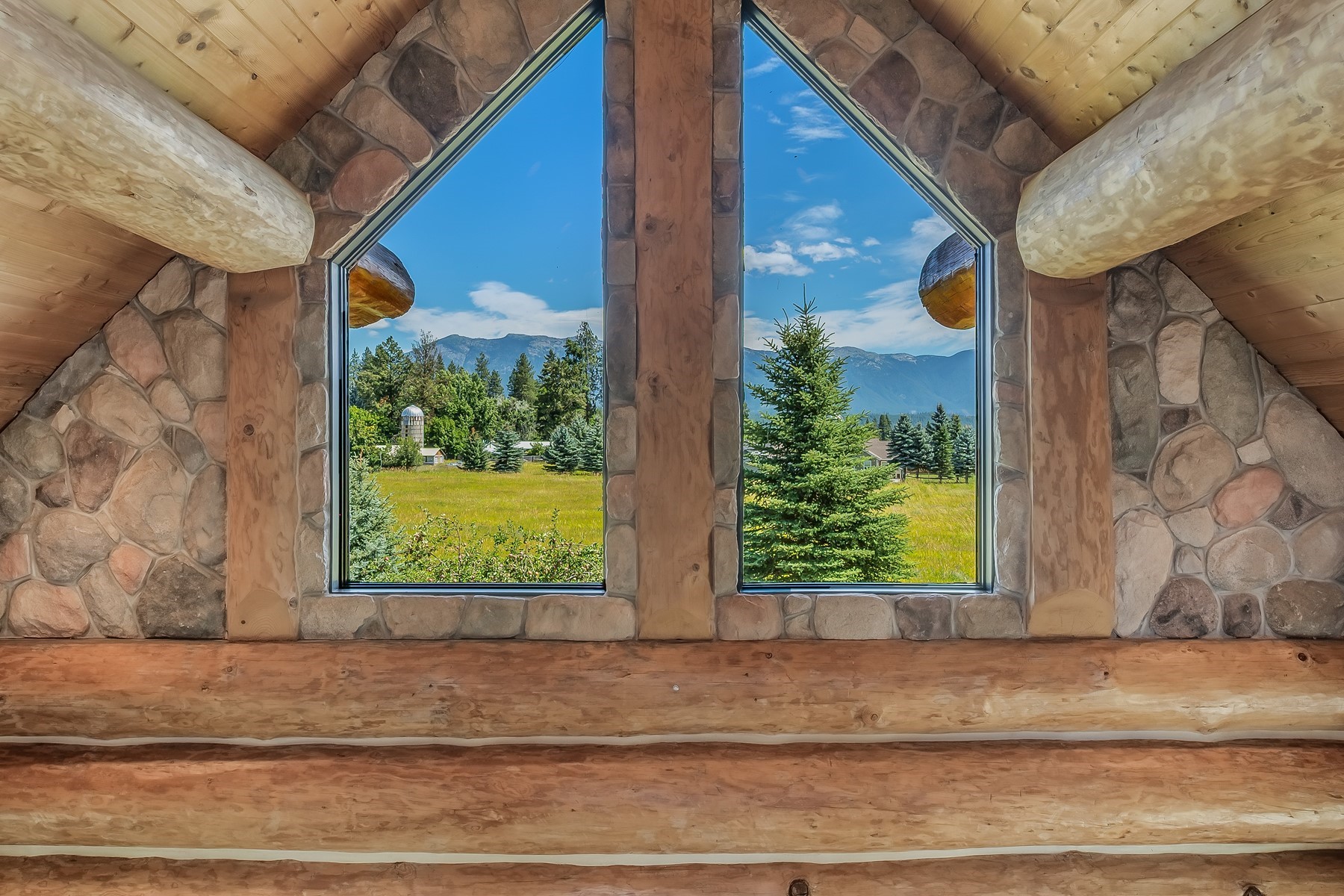  Artistic Log Home, Stunning Mountain Views - 物件實景