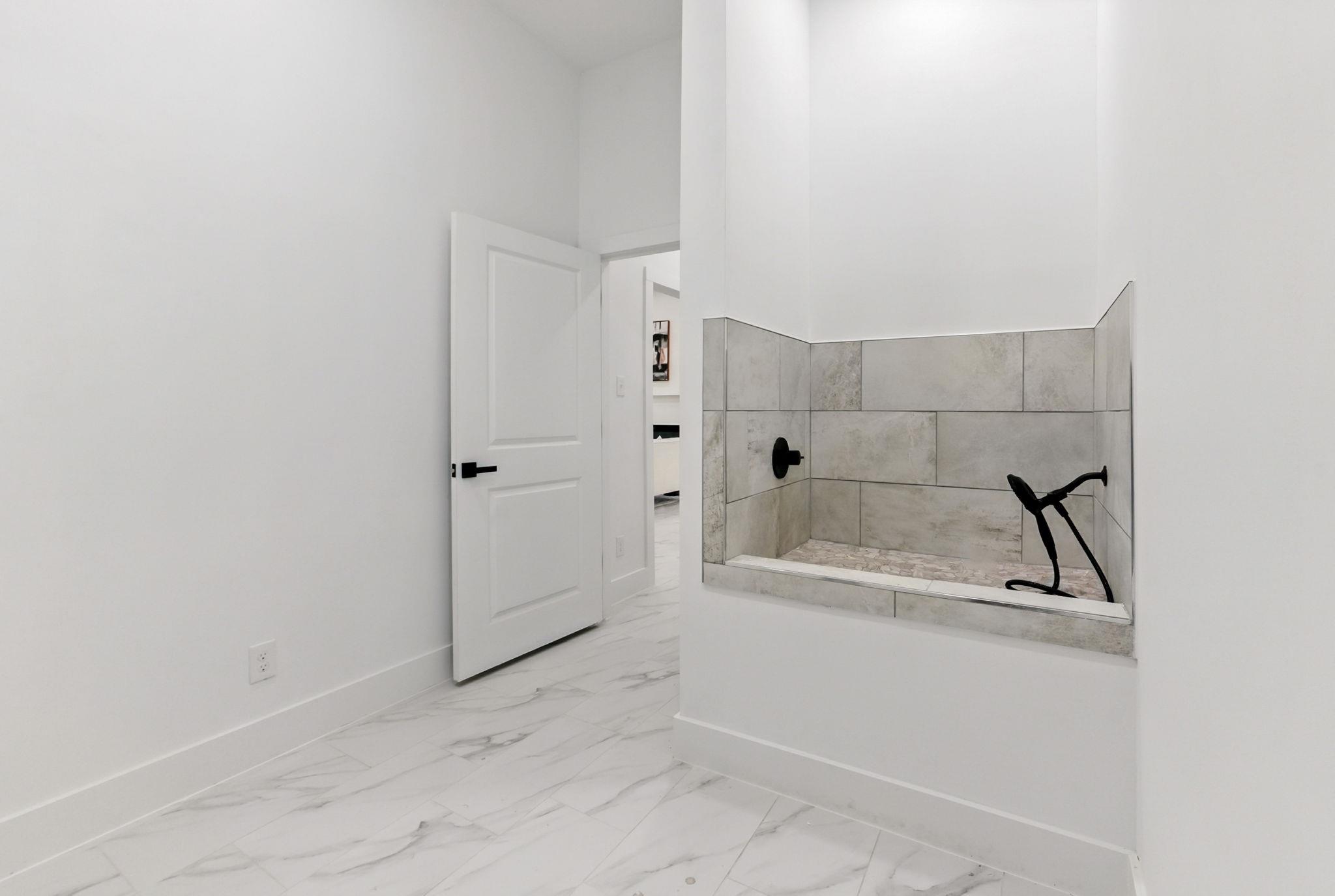 Spicewood, Texas, 78669, United States, 3 Bedrooms Bedrooms, ,4 BathroomsBathrooms,Residential,For Sale,1977175