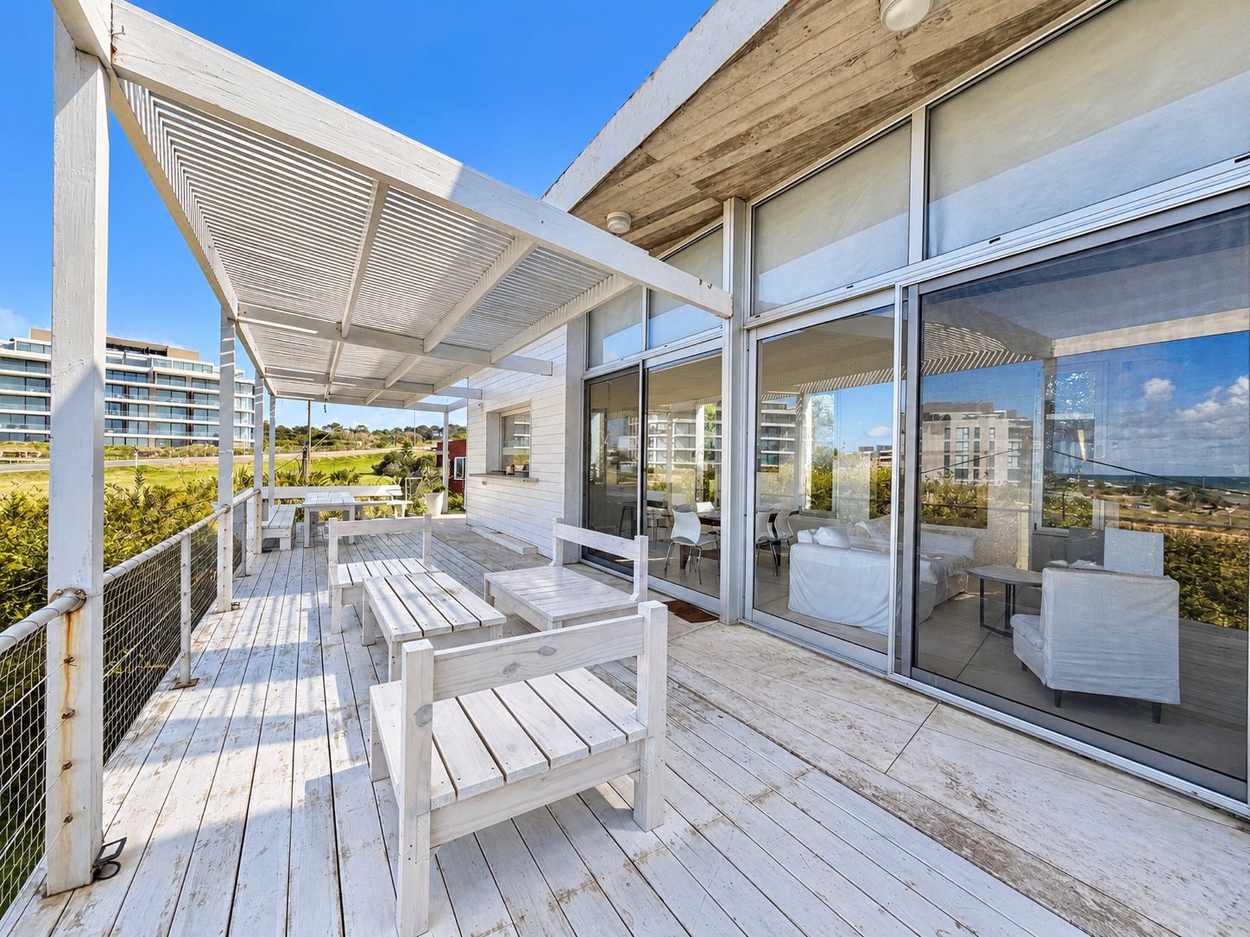  Modern House Steps from the Sea - 物件實景