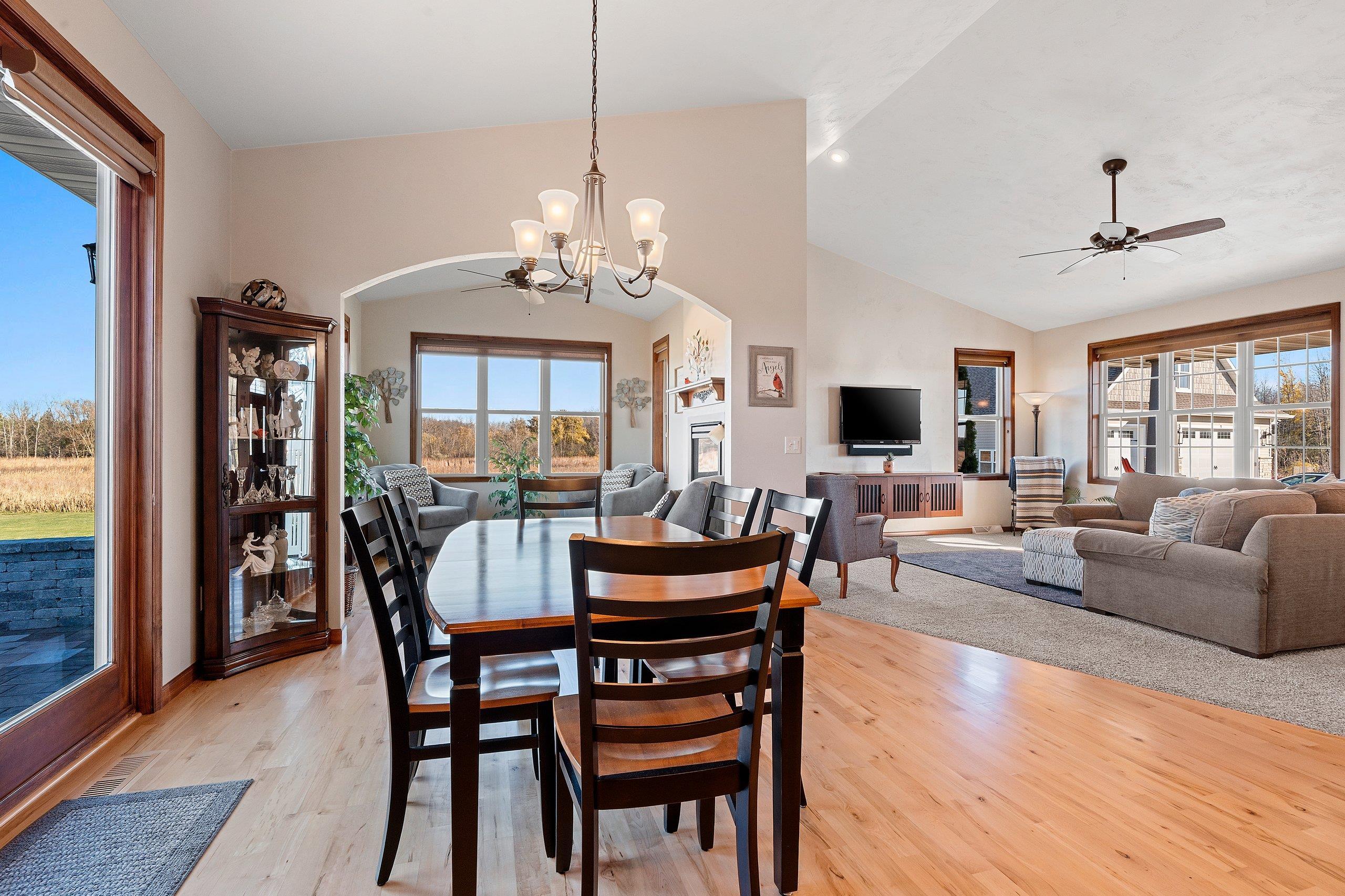 NEENAH, Wisconsin, 54956, United States, 3 Bedrooms Bedrooms, ,3 BathroomsBathrooms,Residential,For Sale,1986561