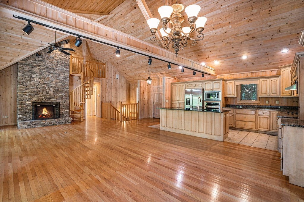 Ellijay, Georgia, 30536, United States, 4 Bedrooms Bedrooms, ,4 BathroomsBathrooms,Residential,For Sale,1888522