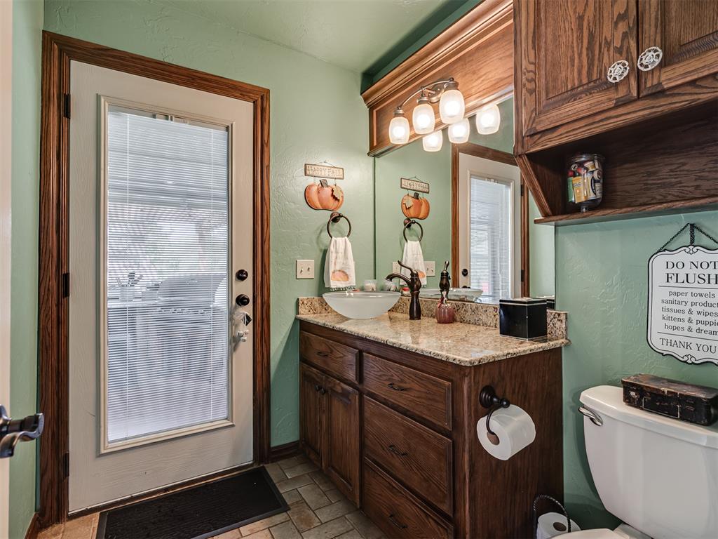 Jones, Oklahoma, 73049, United States, 4 Bedrooms Bedrooms, ,5 BathroomsBathrooms,Residential,For Sale,1987099