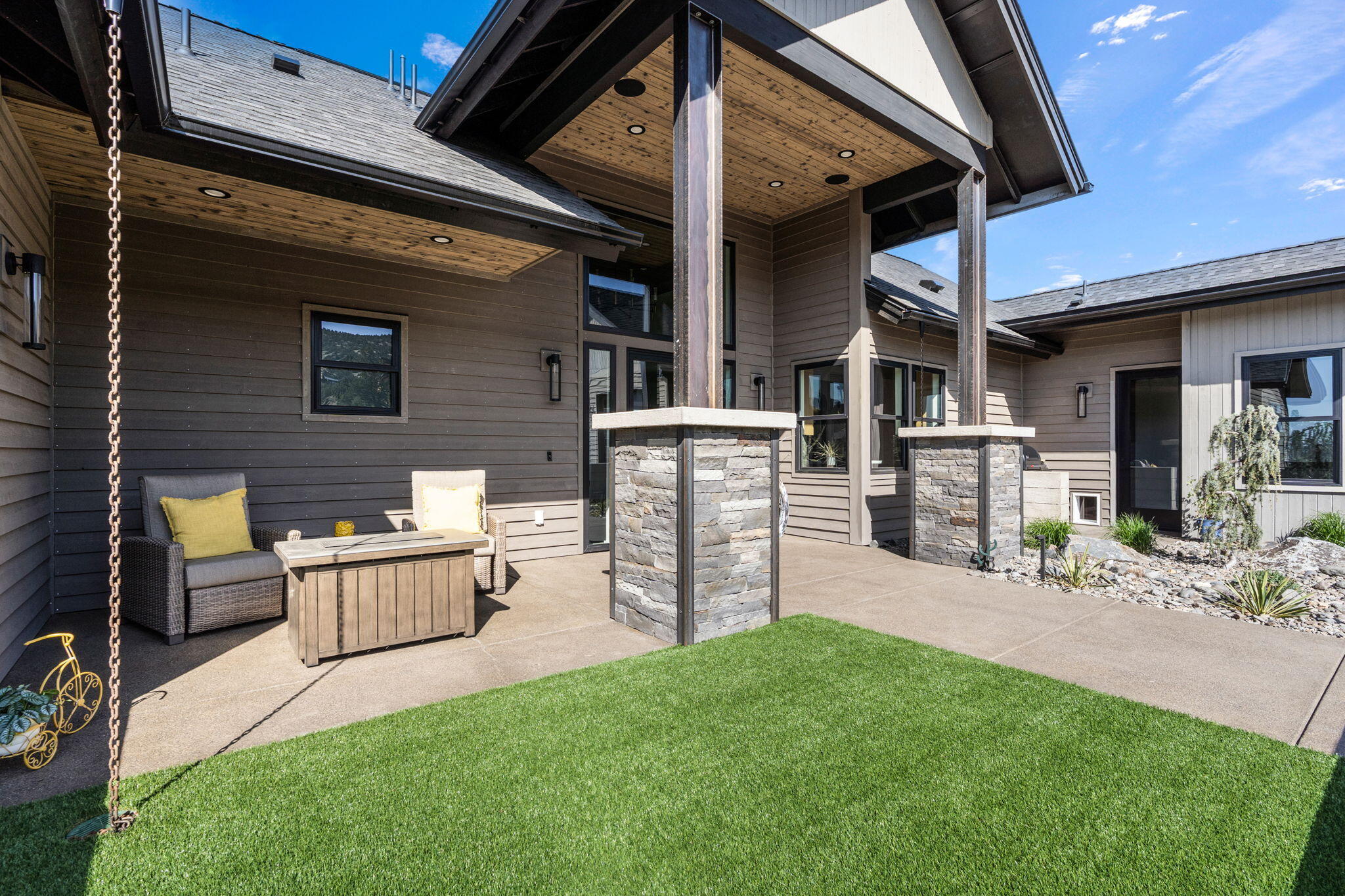 Powell Butte, Oregon, 97753, United States, 4 Bedrooms Bedrooms, ,5 BathroomsBathrooms,Residential,For Sale,1804820