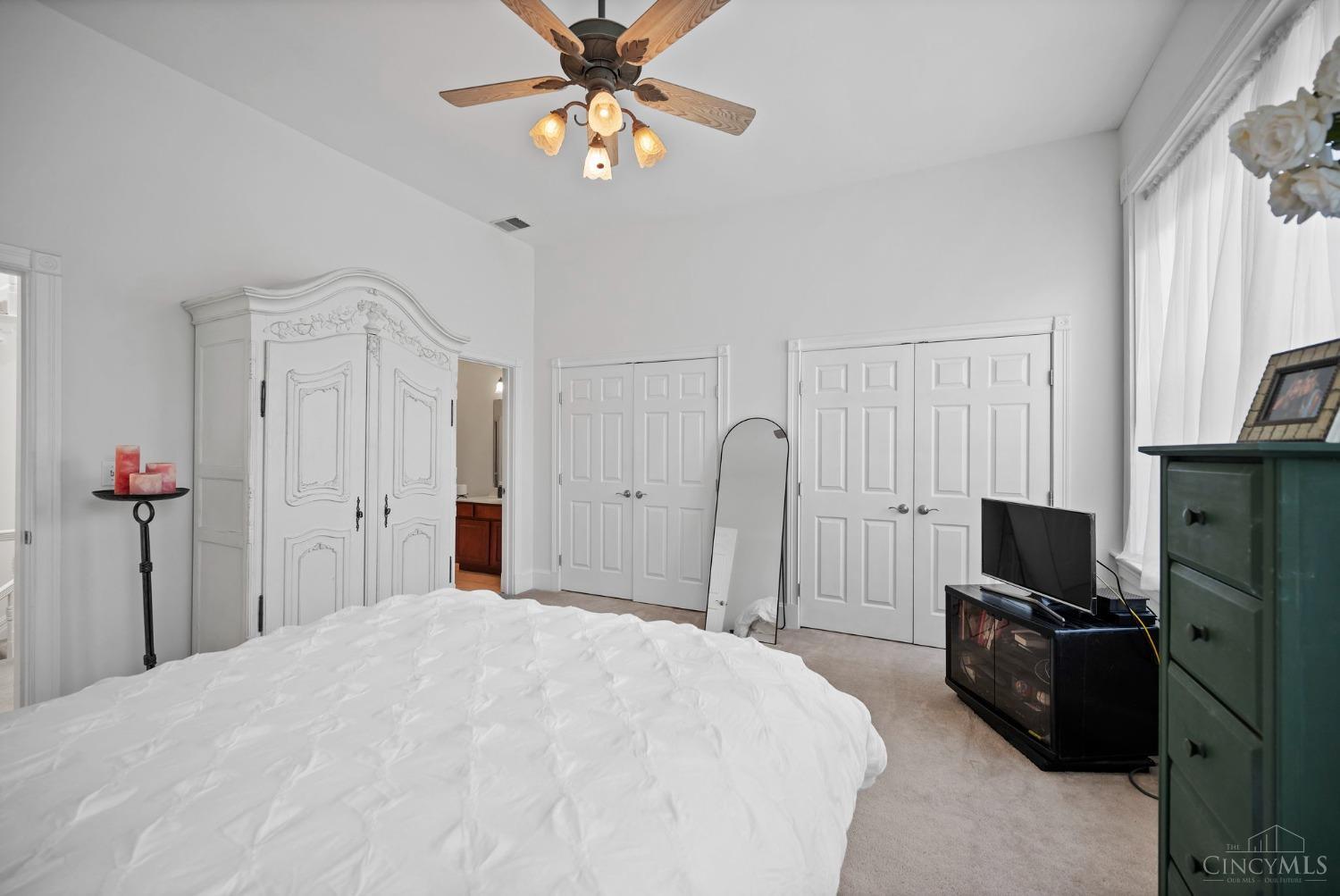 Cincinnati, Ohio, 45219, United States, 4 Bedrooms Bedrooms, ,4 BathroomsBathrooms,Residential,For Sale,1804934