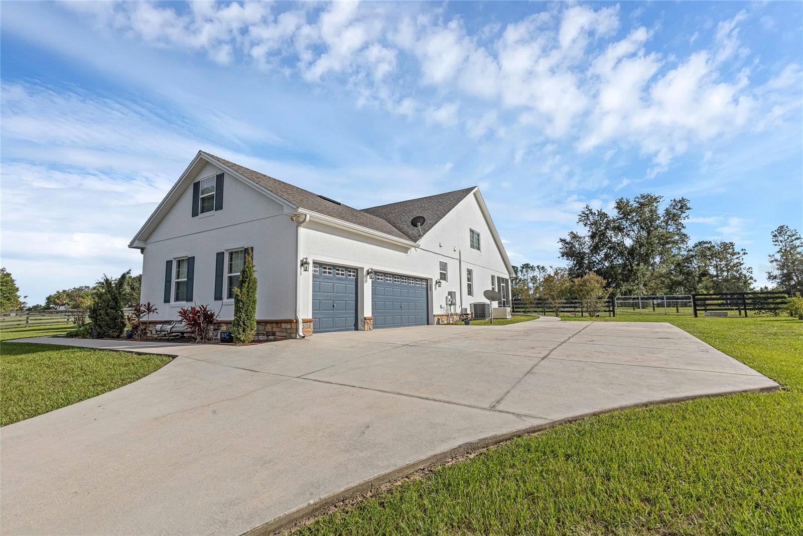 WEIRSDALE, Florida, 32195, United States, 5 Bedrooms Bedrooms, ,3 BathroomsBathrooms,Residential,For Sale,1921300