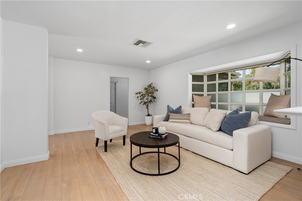 Tarzana, California, 91356, United States, 3 Bedrooms Bedrooms, ,3 BathroomsBathrooms,Residential,For Sale,1918150