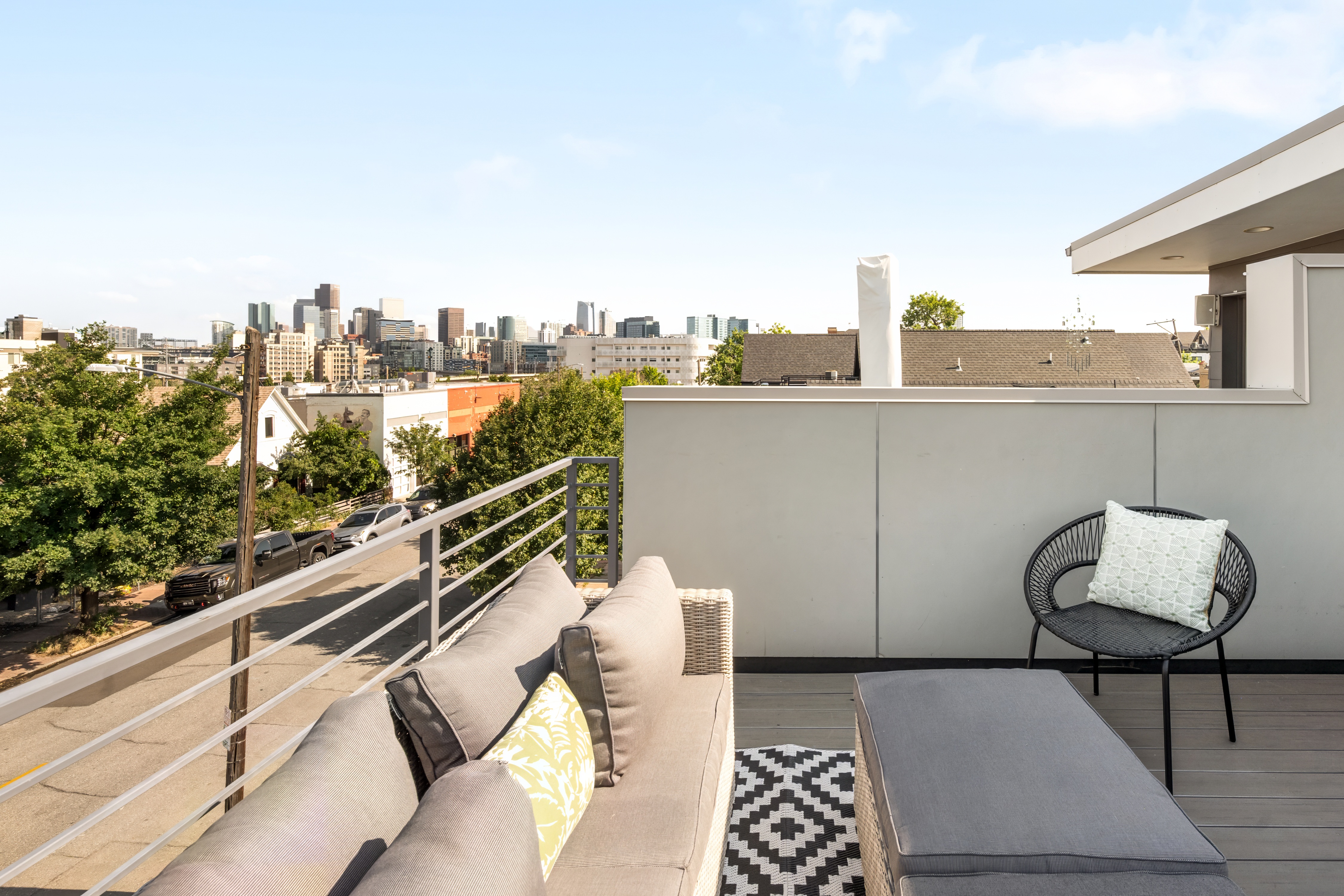  Seamlessly blends contemporary architecture & refined finishes - 物件實景