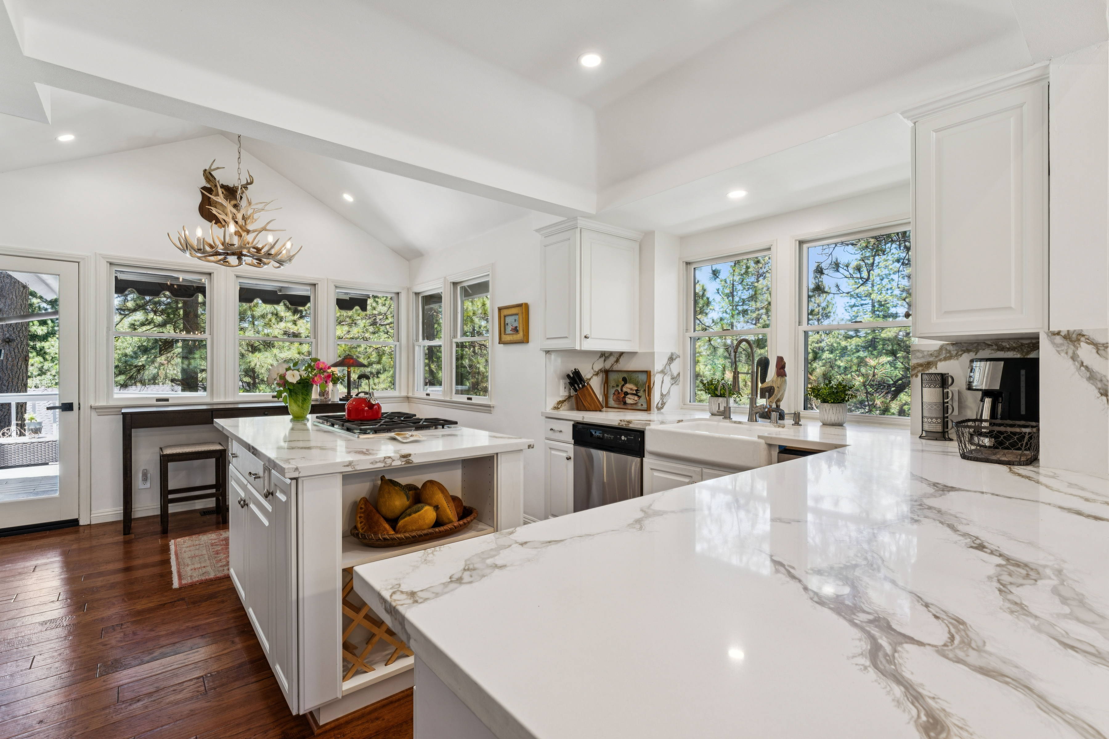  304 Lake Knoll Drive, Lake Arrowhead, CA 92352 - 物件實景