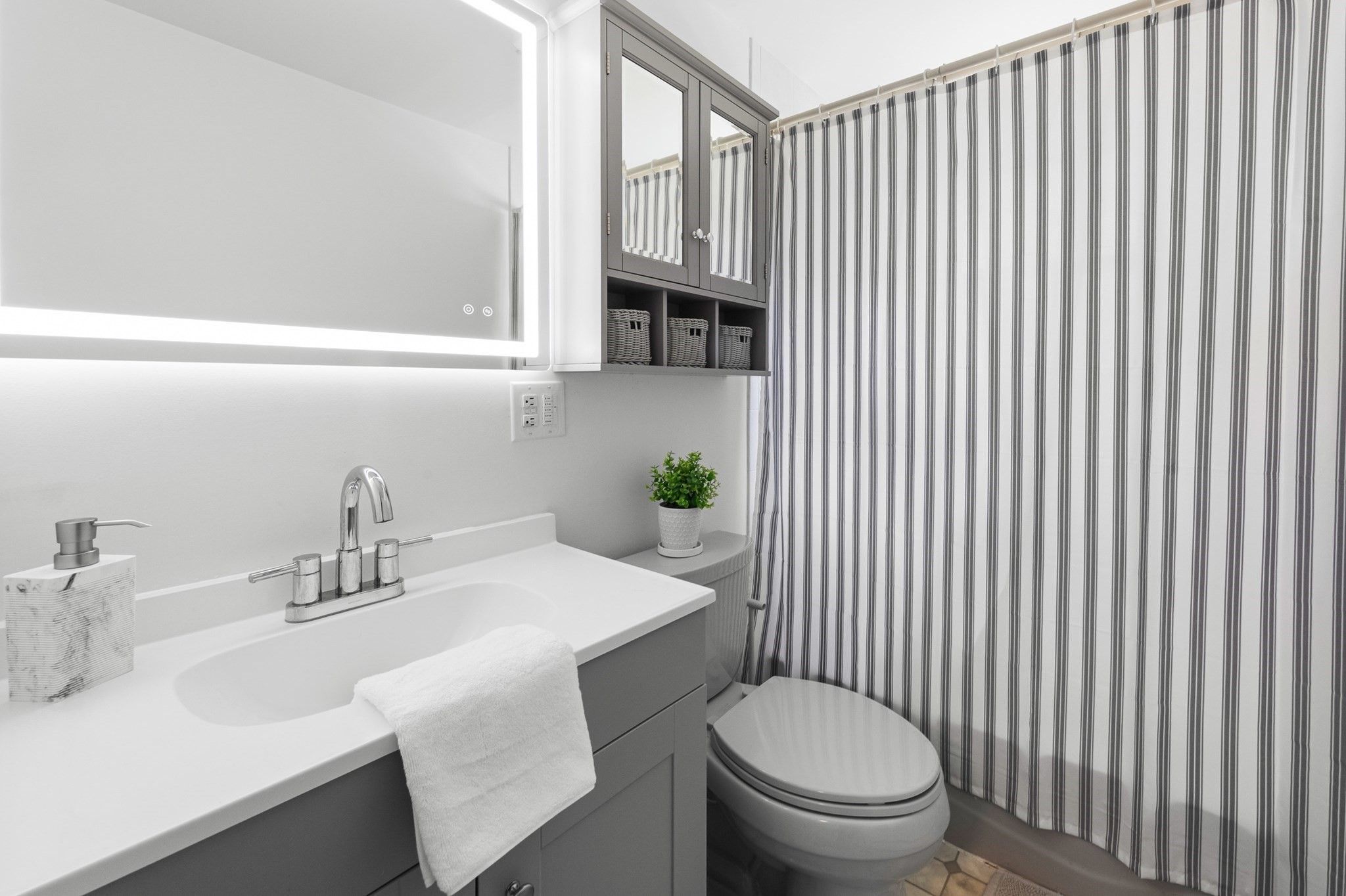  15 Carson, Woburn, MA, 01801 - 物件實景