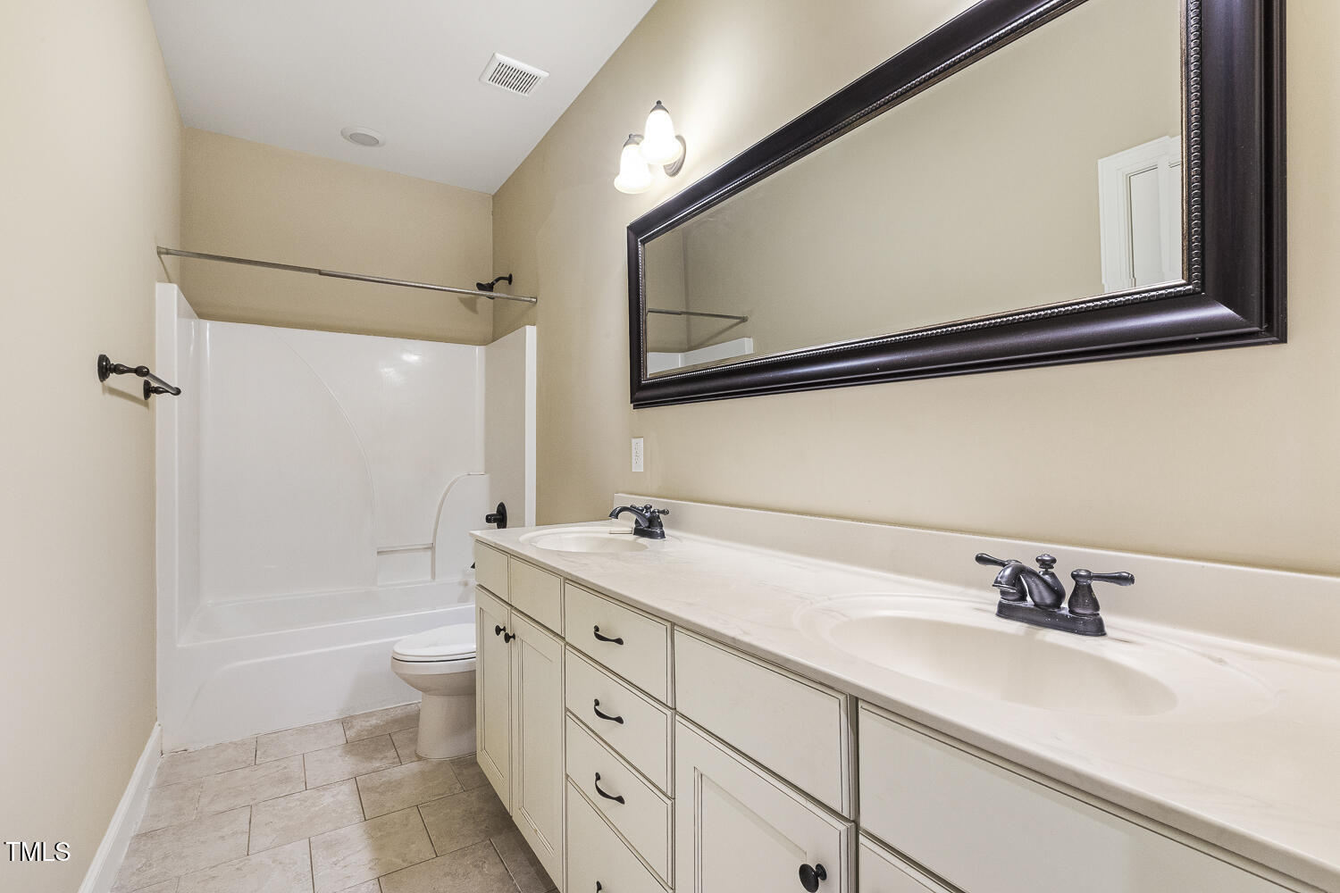 Fuquay Varina, North Carolina, 27526, United States, 4 Bedrooms Bedrooms, ,4 BathroomsBathrooms,Residential,For Sale,1889692