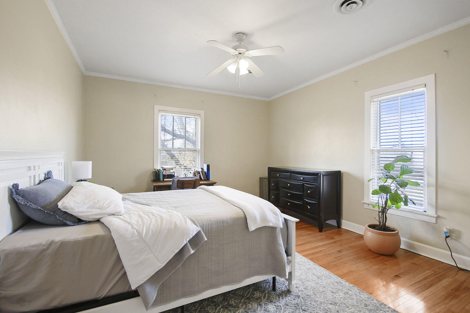 MOBERLY, Missouri, 65270, United States, 5 Bedrooms Bedrooms, ,5 BathroomsBathrooms,Residential,For Sale,2009284