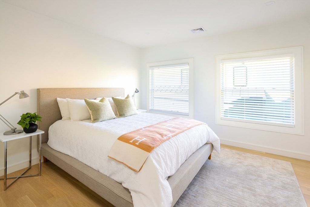 Brookline, Massachusetts, 02446, United States, 5 Bedrooms Bedrooms, ,5 BathroomsBathrooms,Residential,For Sale,1997536