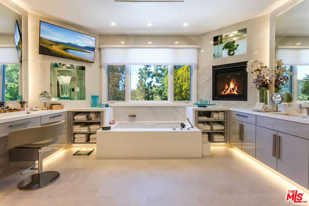 Los Angeles, California, 90077, United States, 5 Bedrooms Bedrooms, ,7 BathroomsBathrooms,Residential,For Sale,1686494