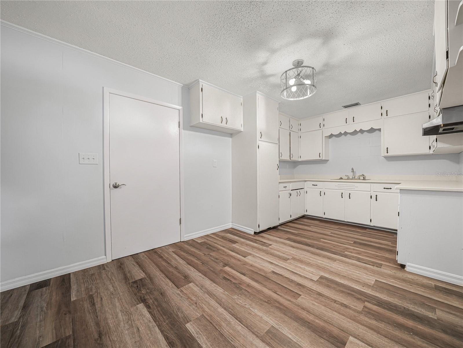 FROSTPROOF, Florida, 33843, United States, 6 Bedrooms Bedrooms, ,3 BathroomsBathrooms,Residential,For Sale,2006124