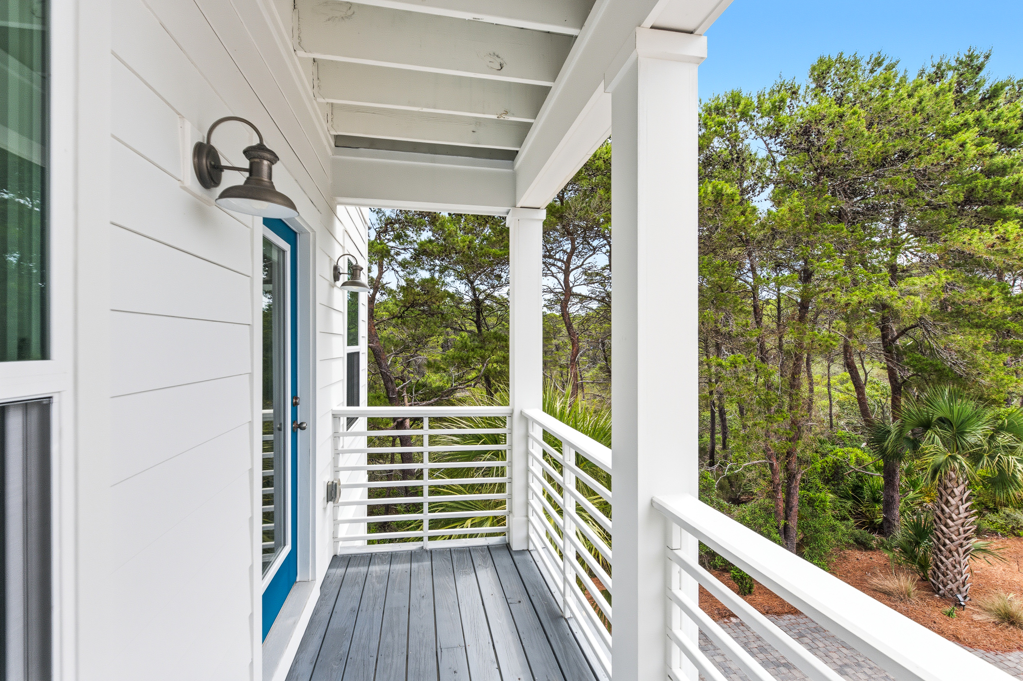  Like-New Coastal Retreat with Rare Privacy and Porches on Every Level - 物件實景