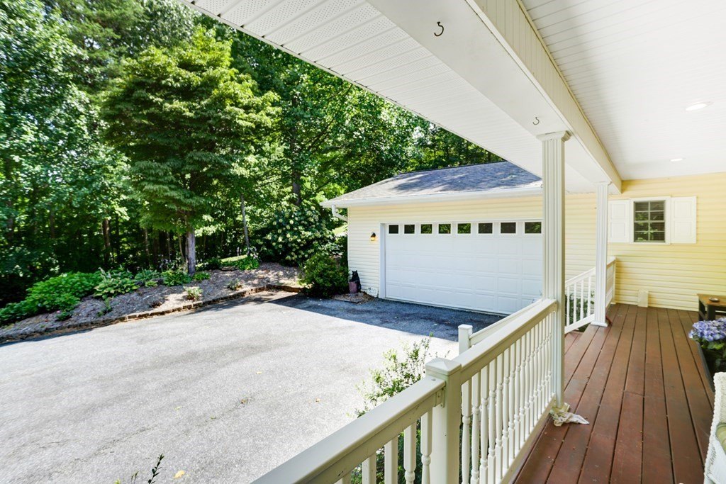 Young Harris, Georgia, 30582, United States, 3 Bedrooms Bedrooms, ,3 BathroomsBathrooms,Residential,For Sale,1979035