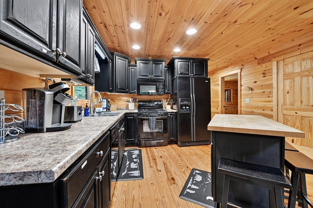 Ellijay, Georgia, 30540, United States, 3 Bedrooms Bedrooms, ,3 BathroomsBathrooms,Residential,For Sale,1916949