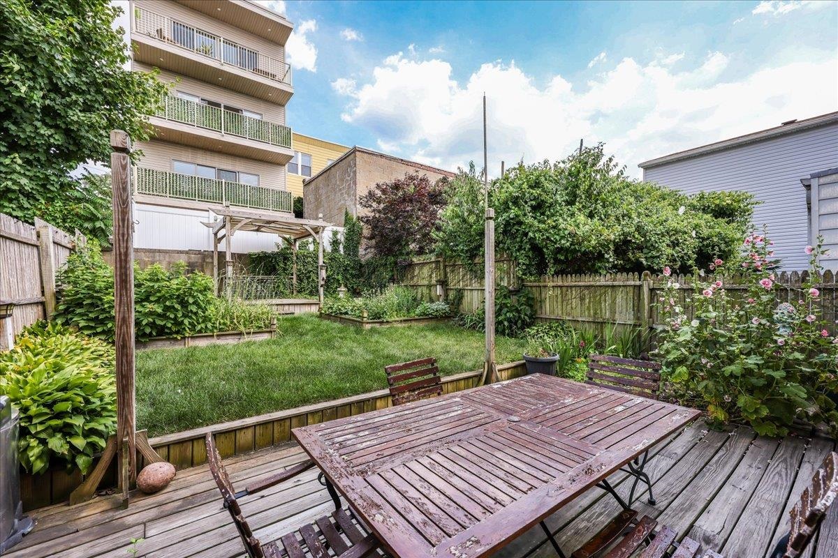 Jersey City, New Jersey, 07307, United States, 5 Bedrooms Bedrooms, ,2 BathroomsBathrooms,Residential,For Sale,1988239