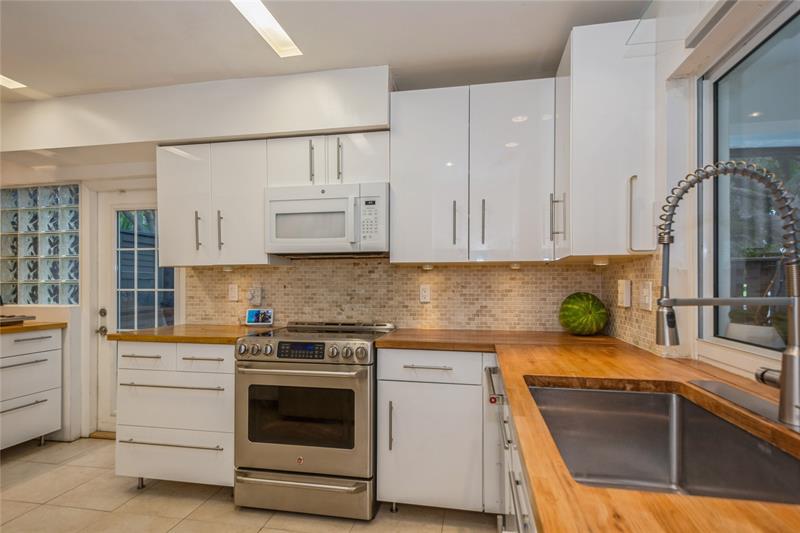 Pembroke Pines, Florida, 33026, United States, 3 Bedrooms Bedrooms, ,3 BathroomsBathrooms,Residential,For Sale,1857151
