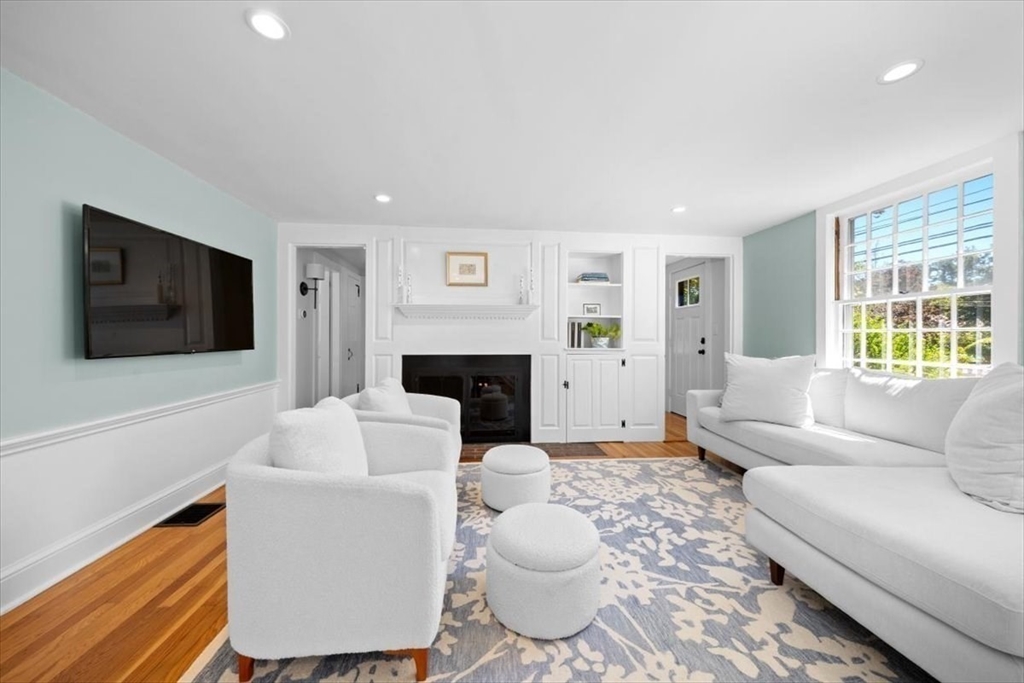 Duxbury, Massachusetts, 02332, United States, 3 Bedrooms Bedrooms, ,1 BathroomBathrooms,Residential,For Sale,1940191