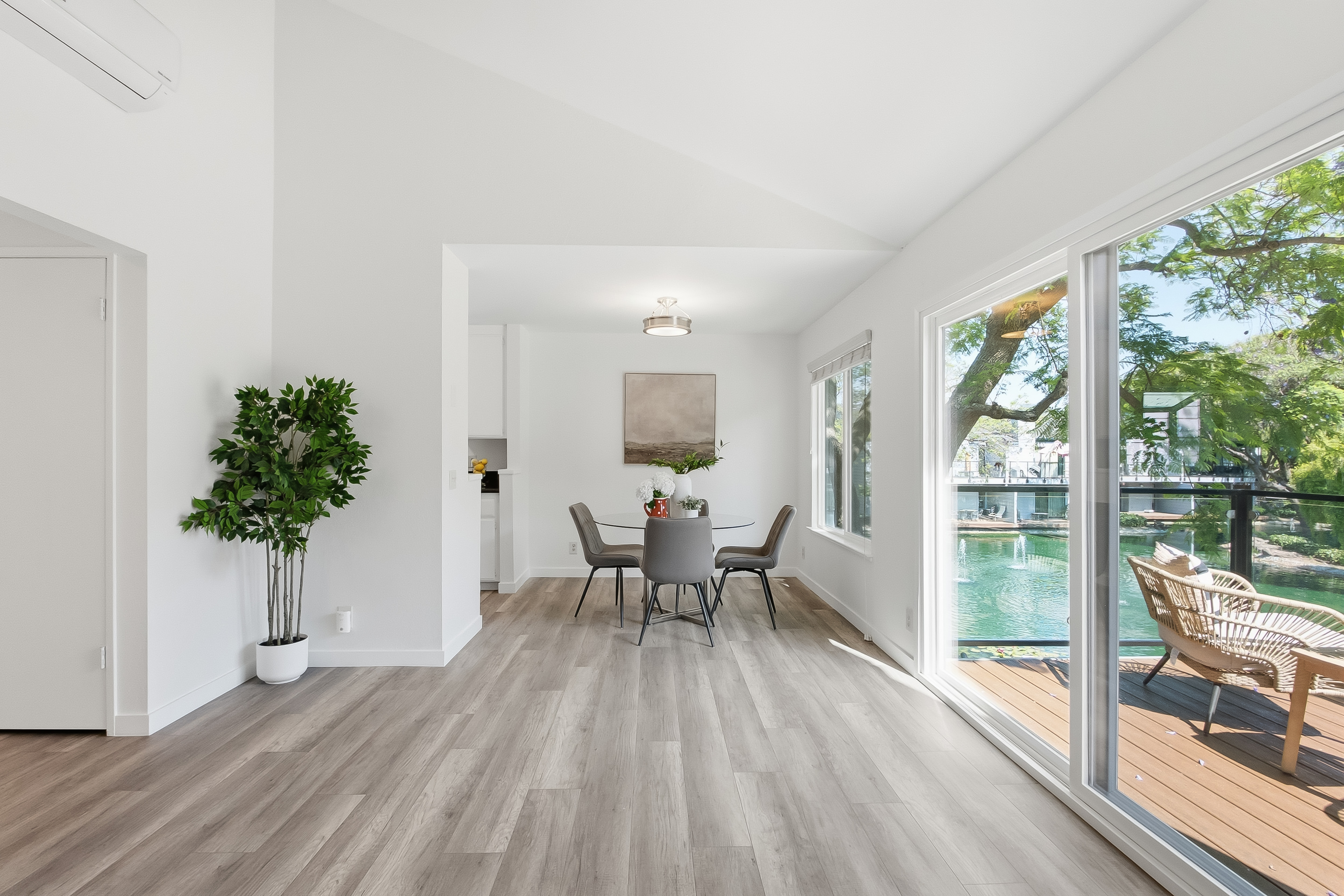  Lakefront Living in the Heart of Mountain View - 物件實景
