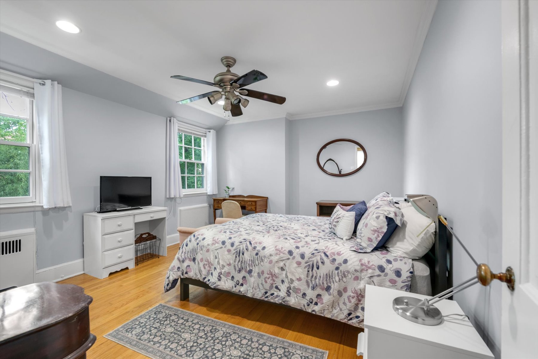  “DETACHED BRICK AND STONE HOME IN FOREST HILLS GARDENS? - 物件實景