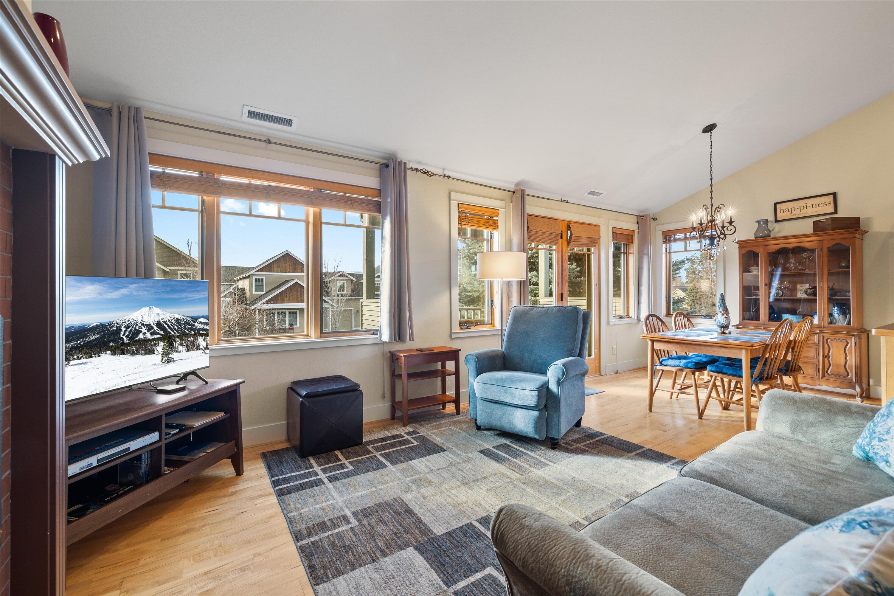Sisters, Oregon, 97759, United States, 2 Bedrooms Bedrooms, ,2 BathroomsBathrooms,Residential,For Sale,1850003