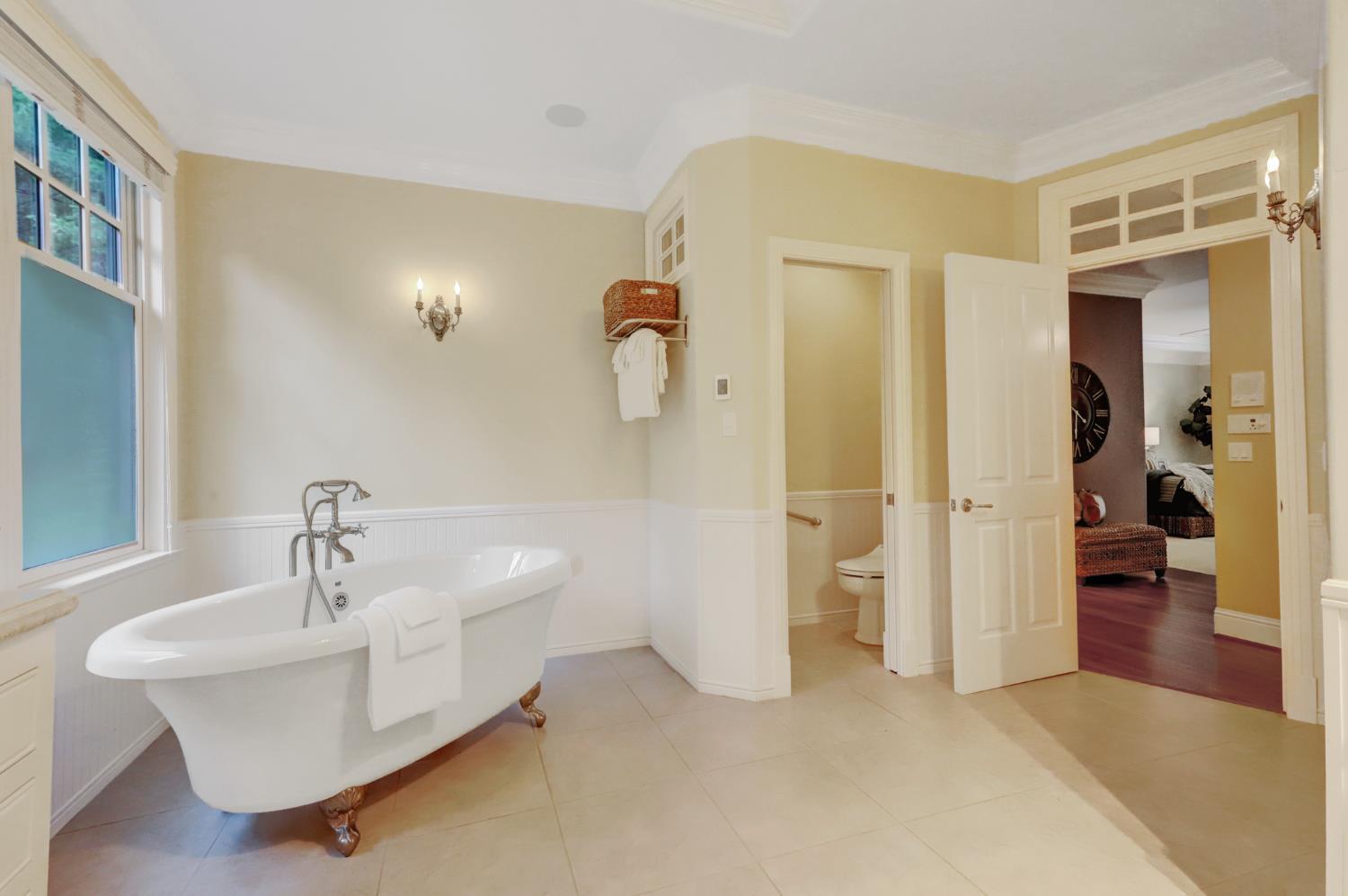 Nevada City, California, 95959, United States, 4 Bedrooms Bedrooms, ,6 BathroomsBathrooms,Residential,For Sale,2009242